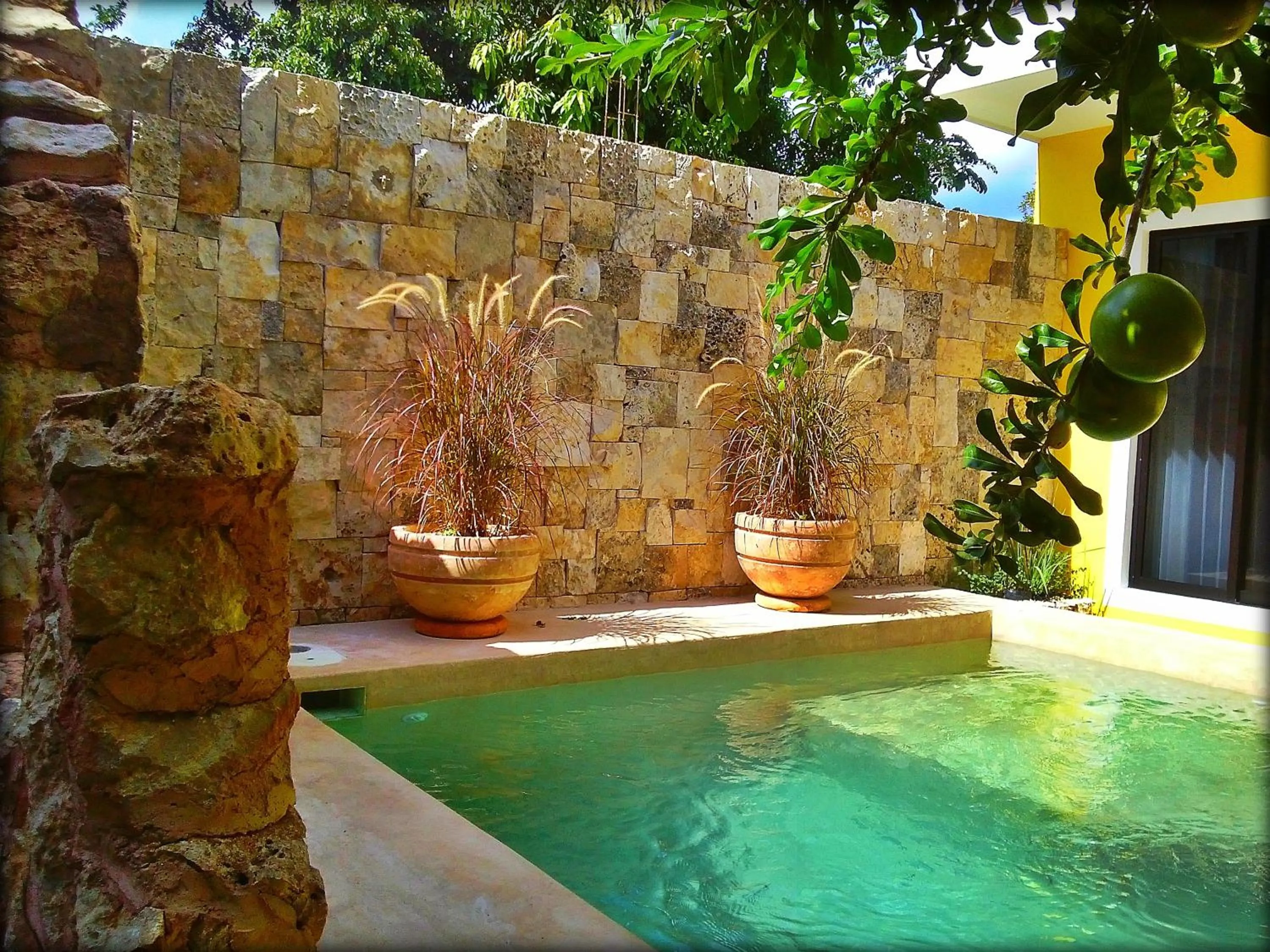 Swimming pool in Hotel Casa Hipil