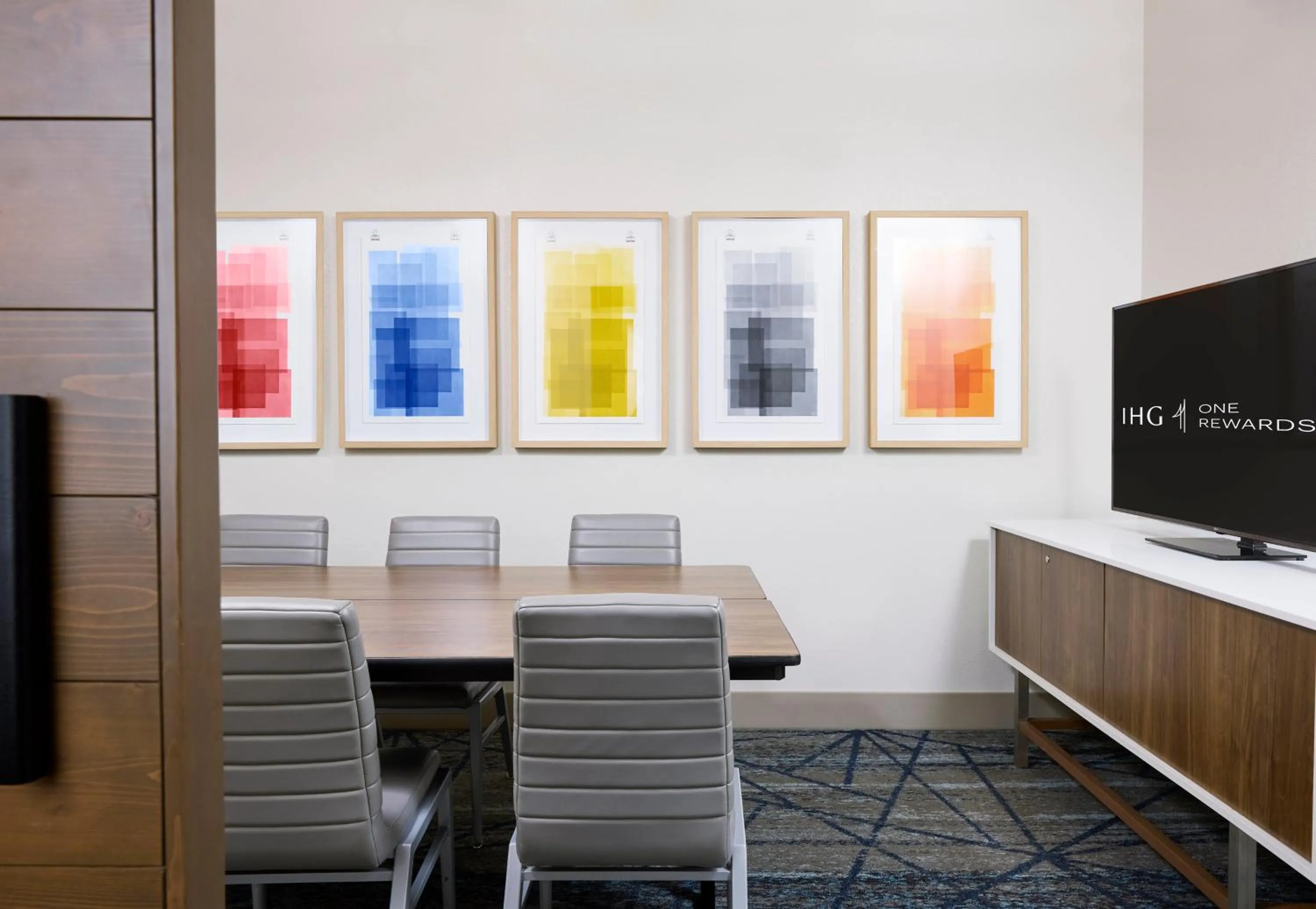 Meeting/conference room in Holiday Inn Express & Suites Elgin - Chicago Northwest