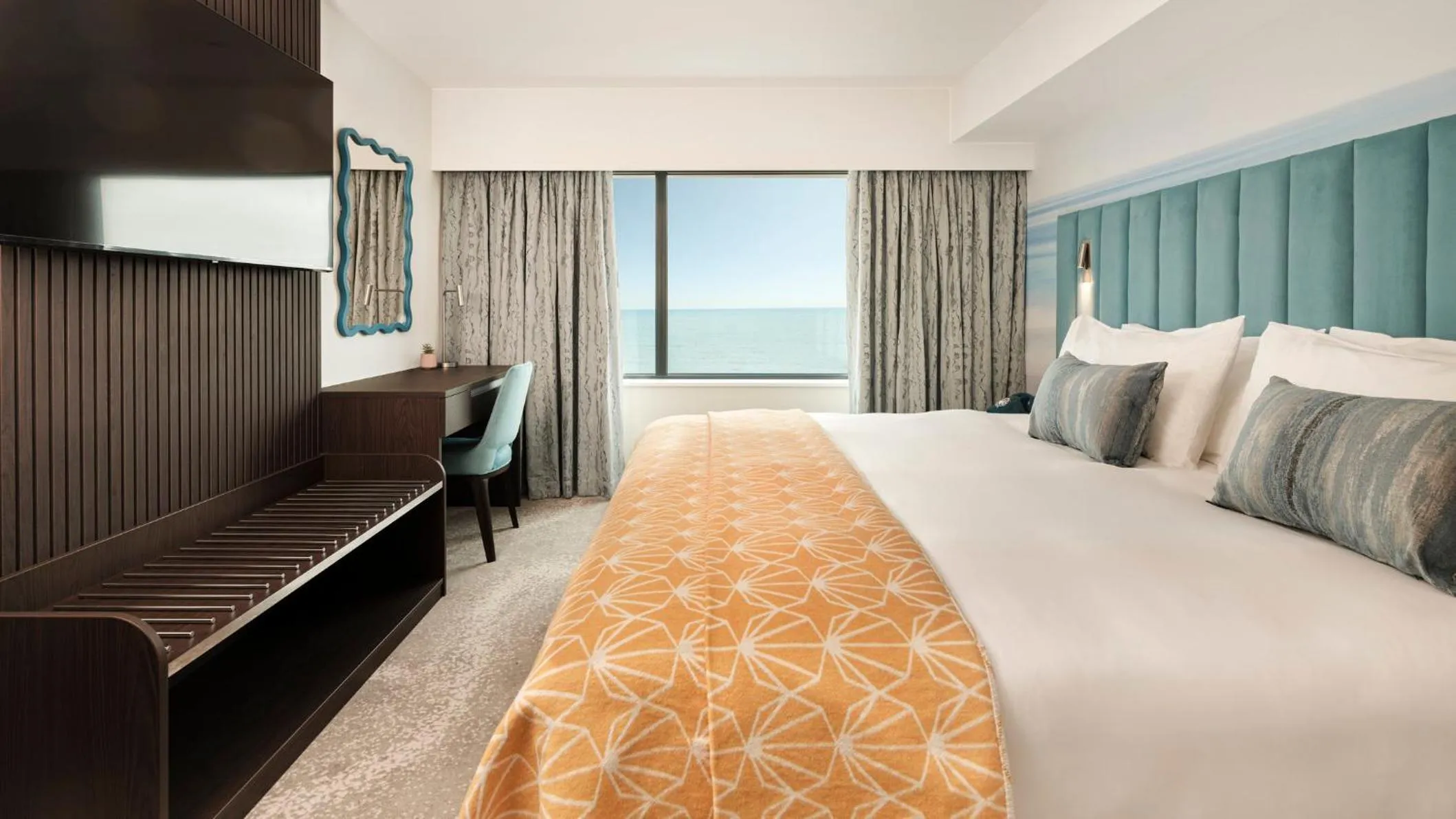 Photo of the whole room, Bed in Hotel Indigo Torquay, By IHG