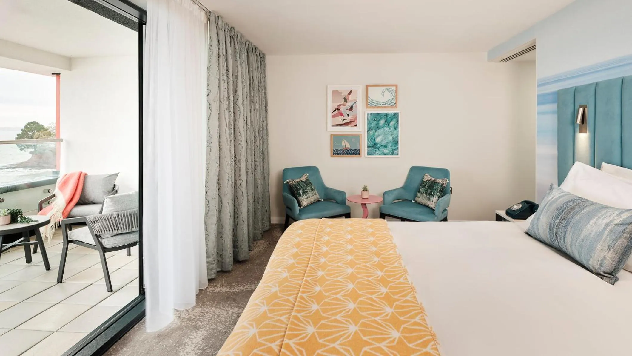 Photo of the whole room, Bed in Hotel Indigo Torquay, By IHG