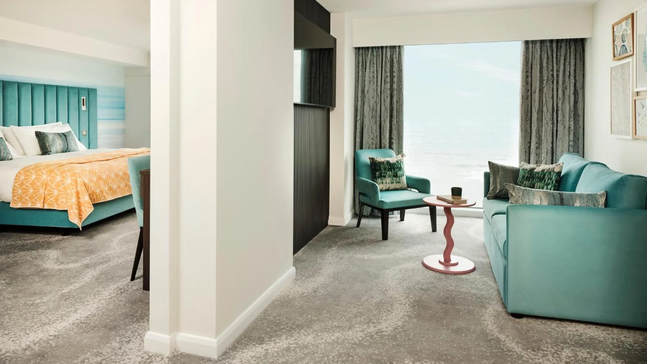 Photo of the whole room, Bed in Hotel Indigo Torquay, By IHG