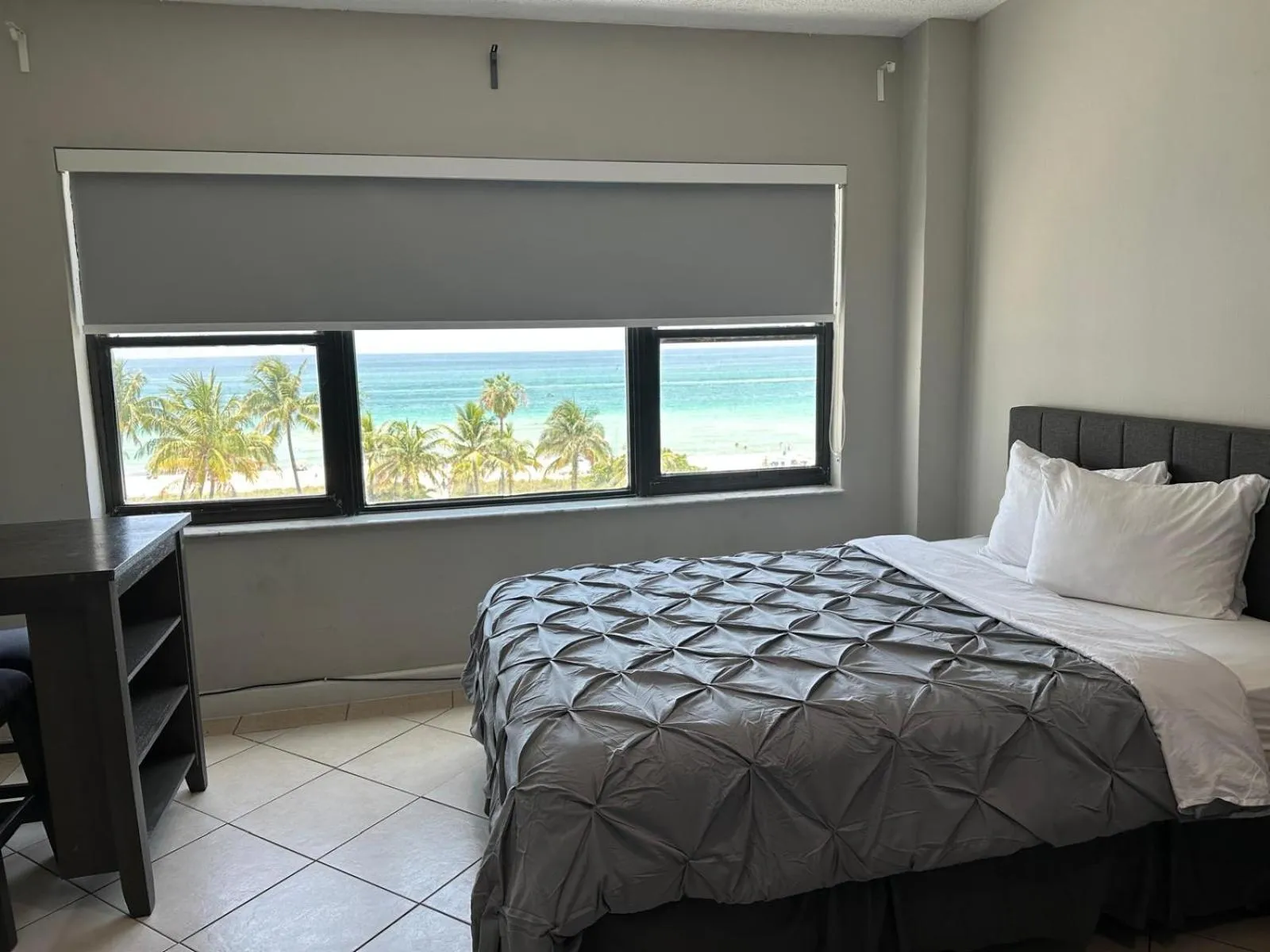 Ocean Front Casablanca Studios with FULL KITCHENS & Beach access By BL Rentals