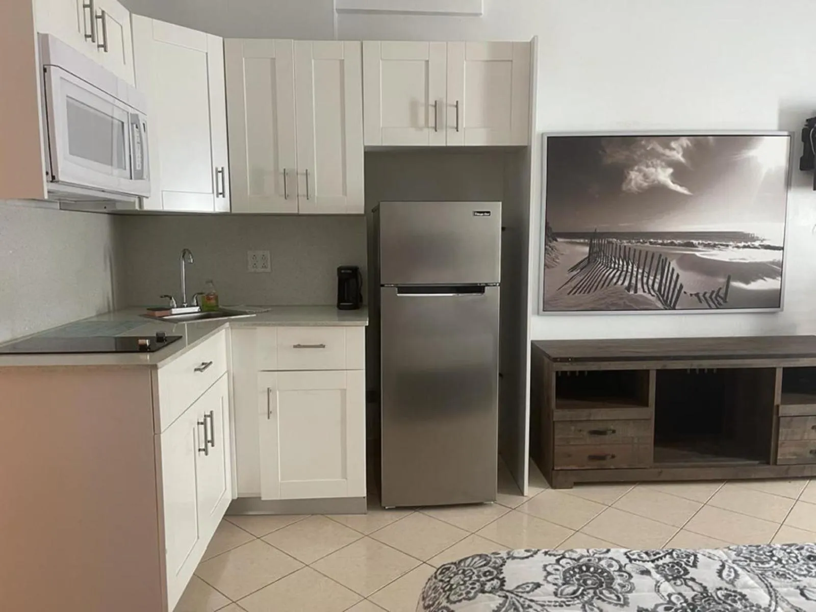 Ocean Front Casablanca Studios with FULL KITCHENS & Beach access By BL Rentals