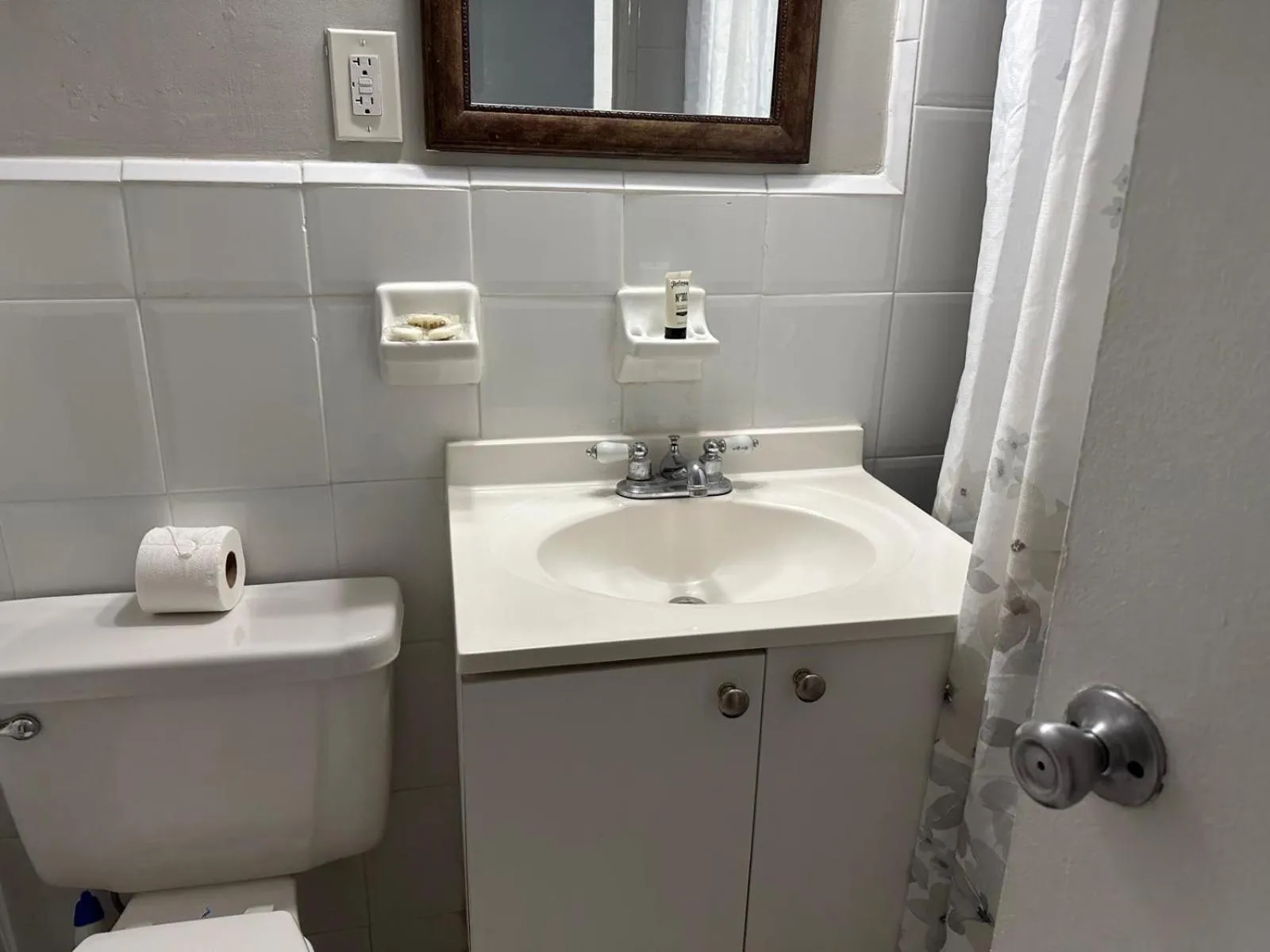 Ocean Front Casablanca Studios with FULL KITCHENS & Beach access By BL Rentals