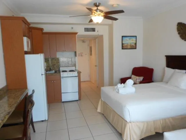 Ocean Front Casablanca Studios with FULL KITCHENS & Beach access By BL Rentals