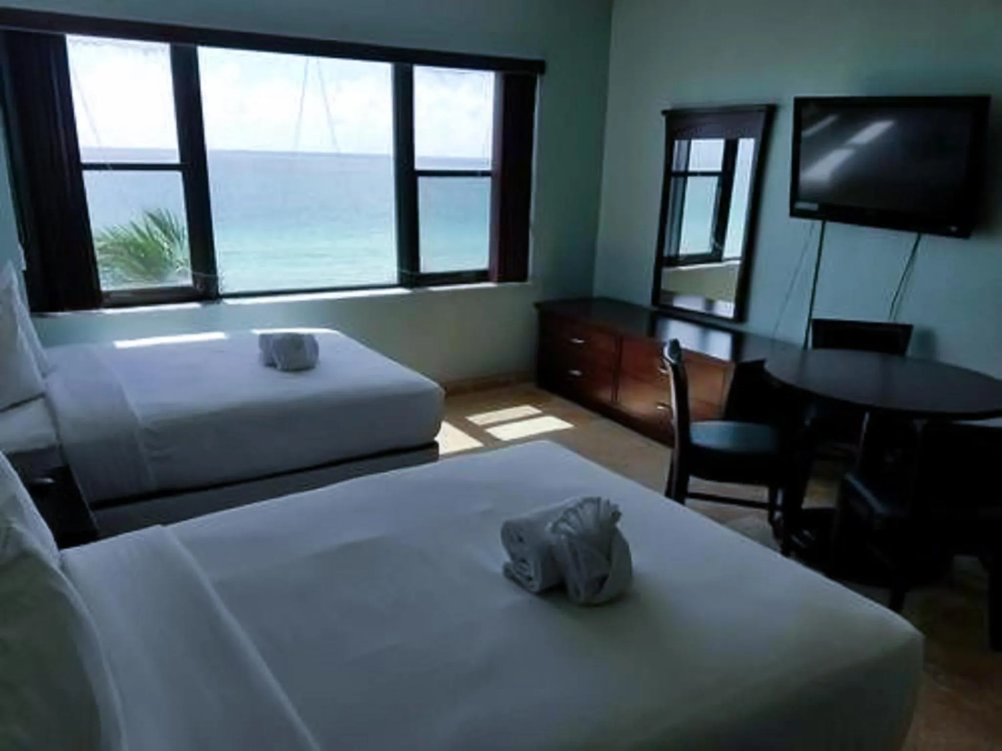 Ocean Front Casablanca Studios with FULL KITCHENS & Beach access By BL Rentals