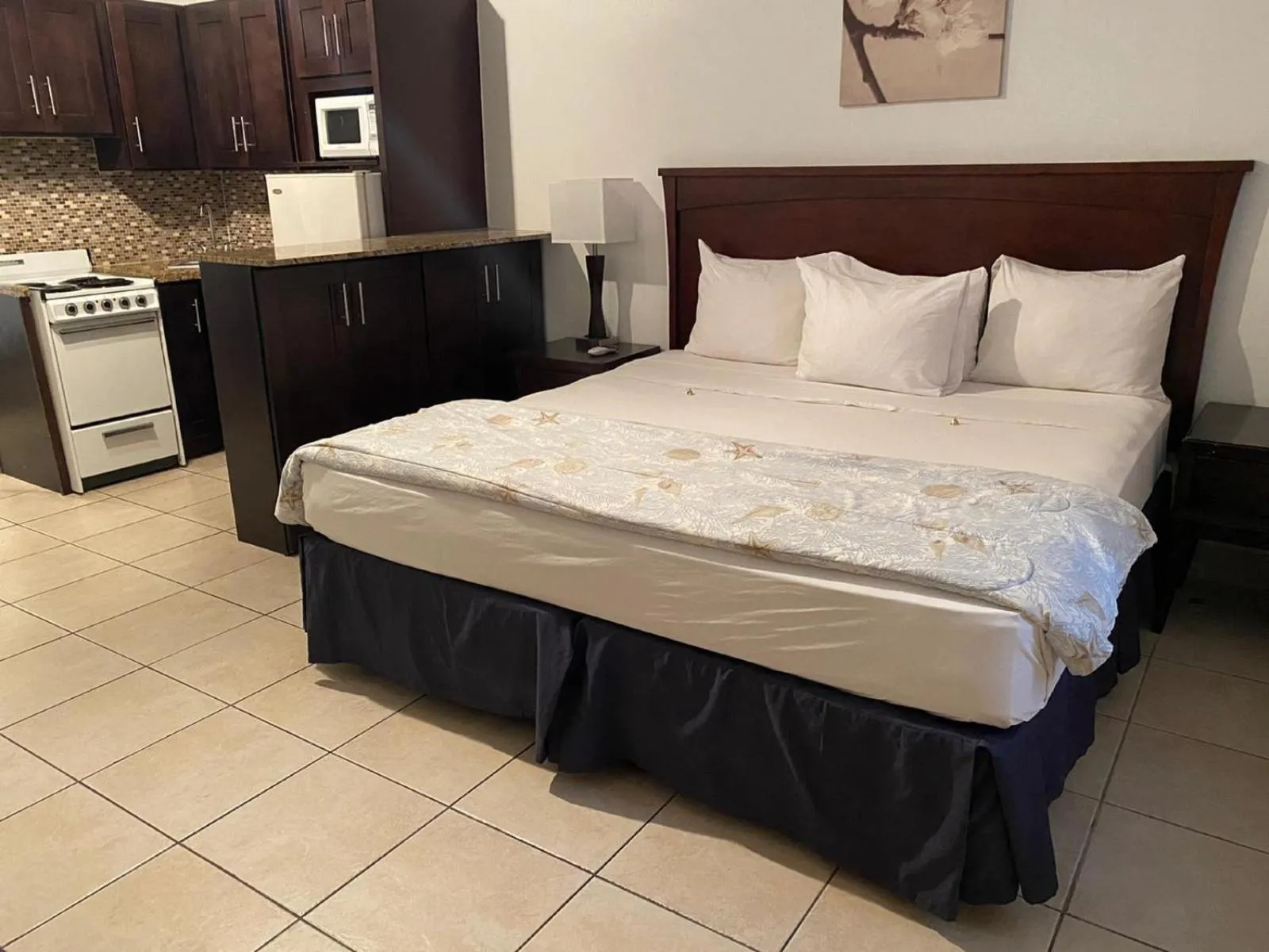 Ocean Front Casablanca Studios with FULL KITCHENS & Beach access By BL Rentals