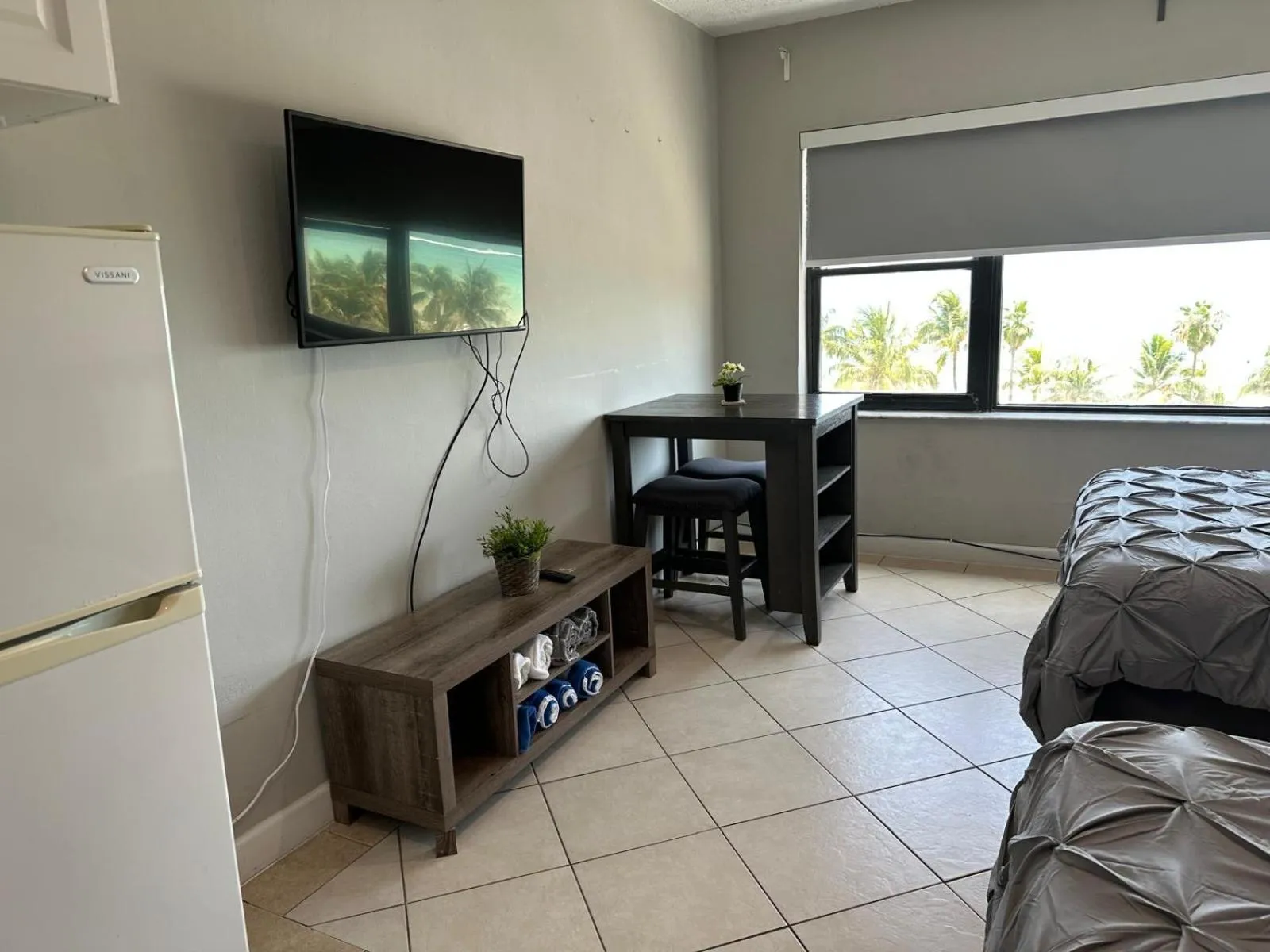 Ocean Front Casablanca Studios with FULL KITCHENS & Beach access By BL Rentals