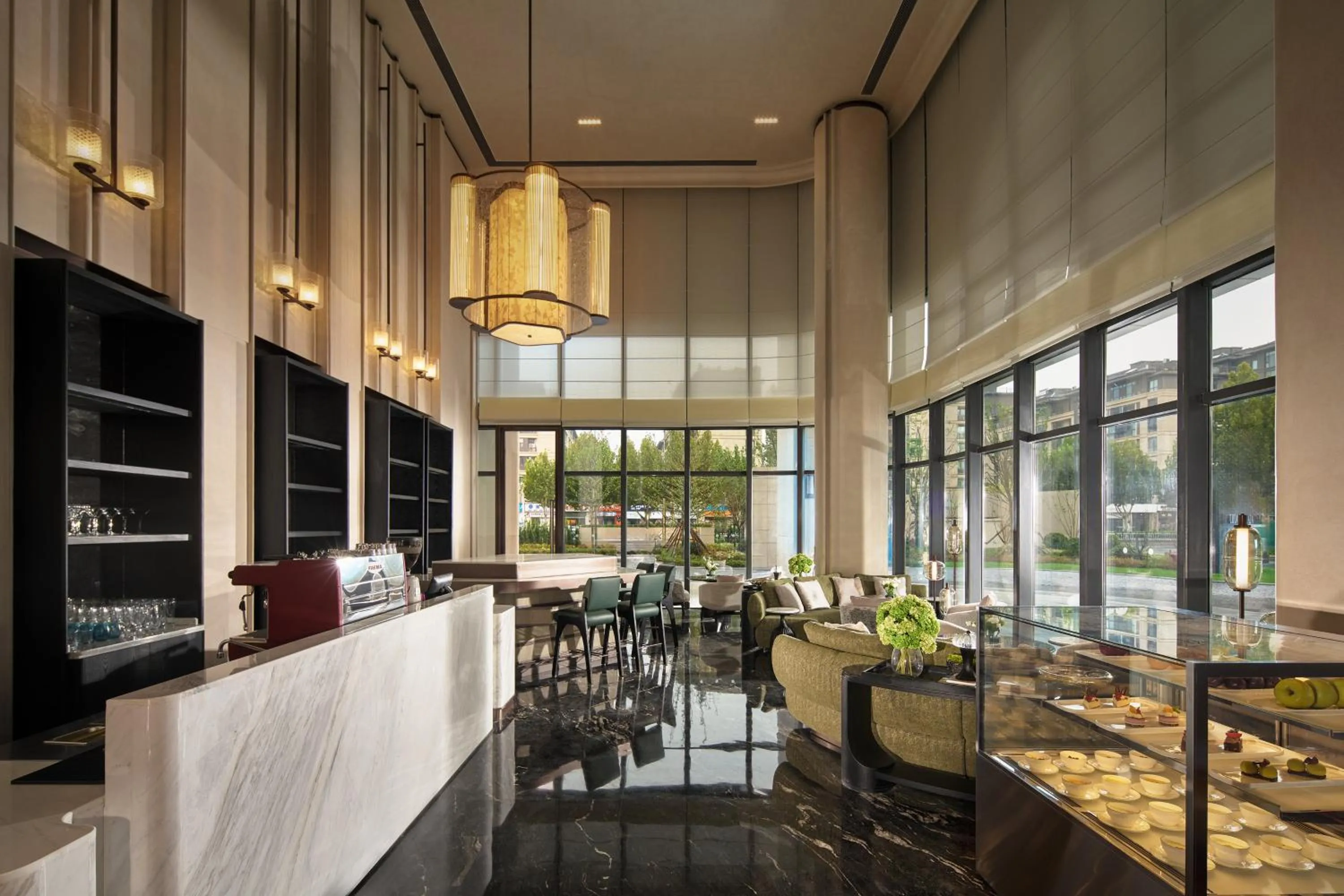 Lounge or bar in Crowne Plaza Taixing