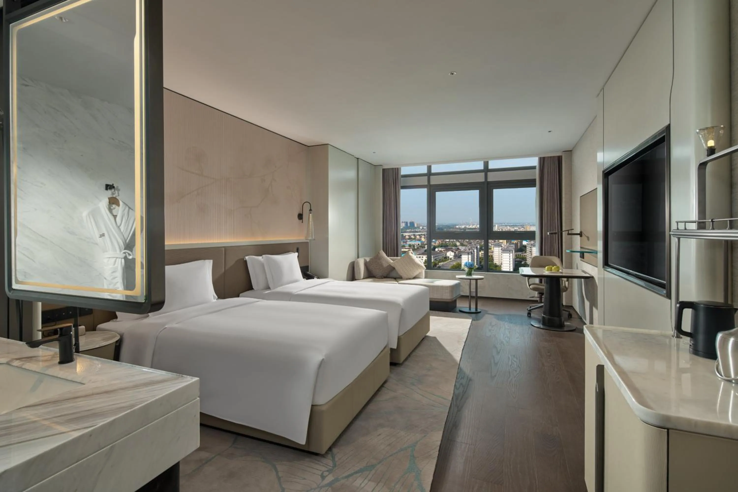 Photo of the whole room, Bed in Crowne Plaza Taixing