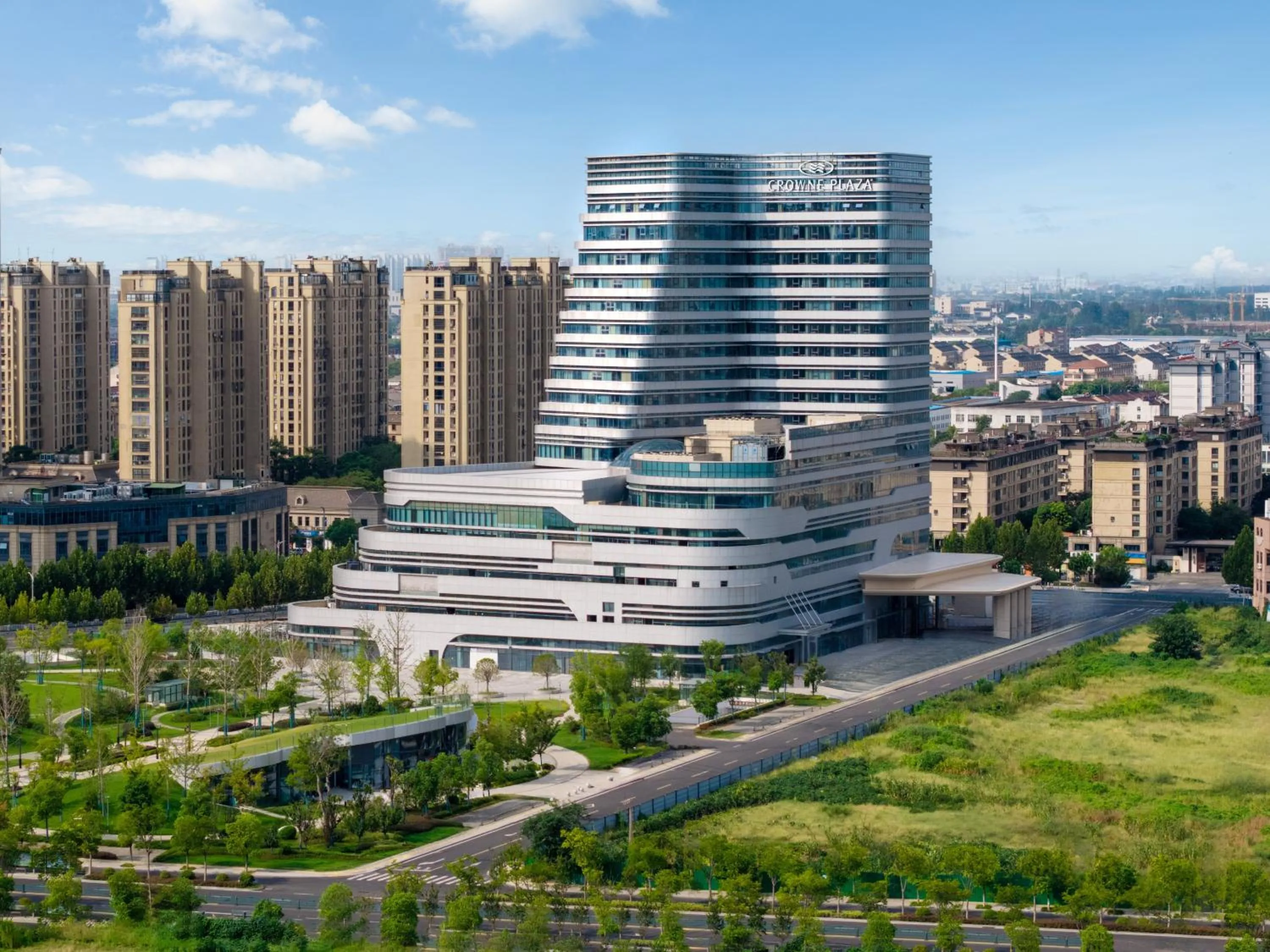 Property building in Crowne Plaza Taixing