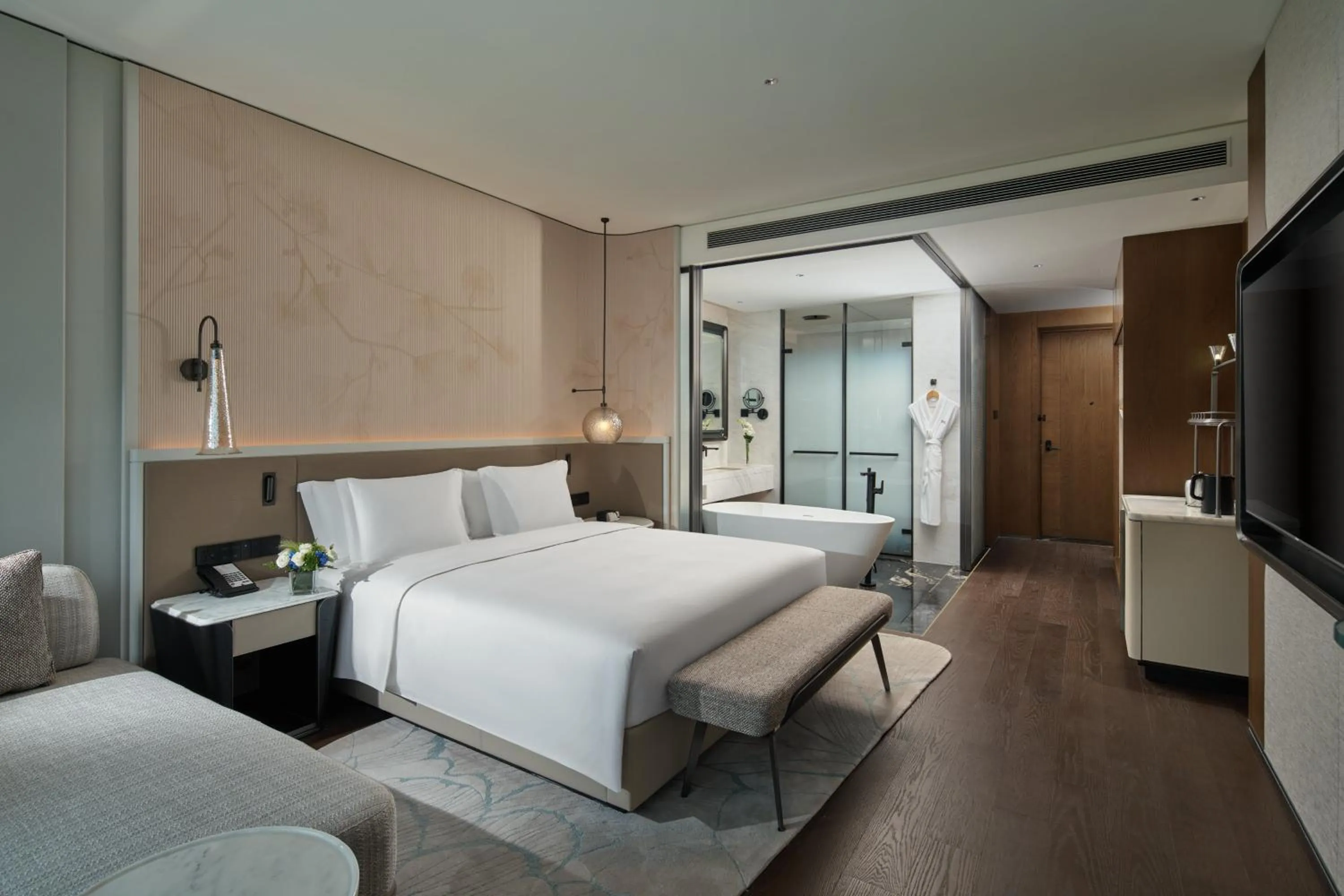 Photo of the whole room, Bed in Crowne Plaza Taixing