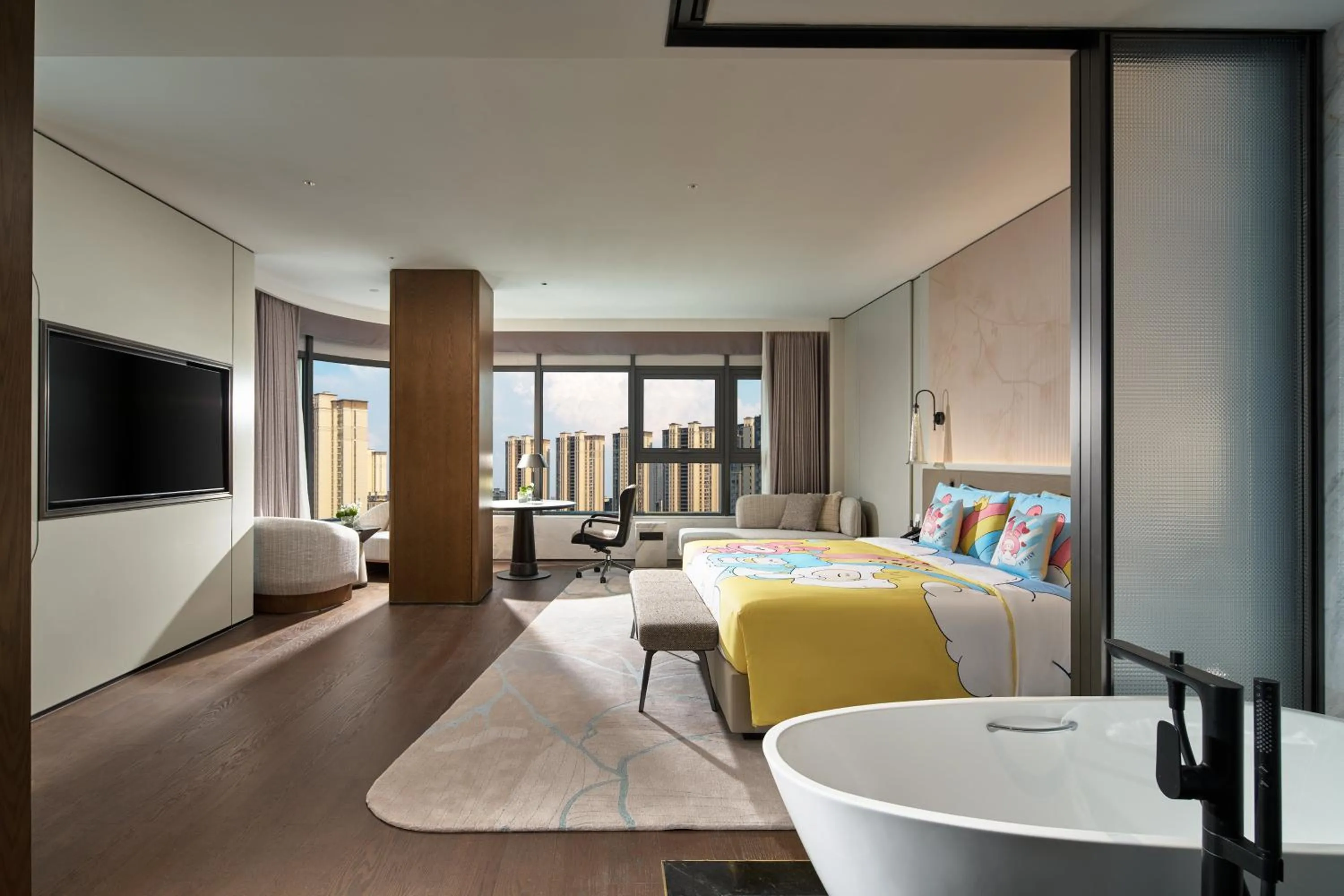 Photo of the whole room, Bed in Crowne Plaza Taixing