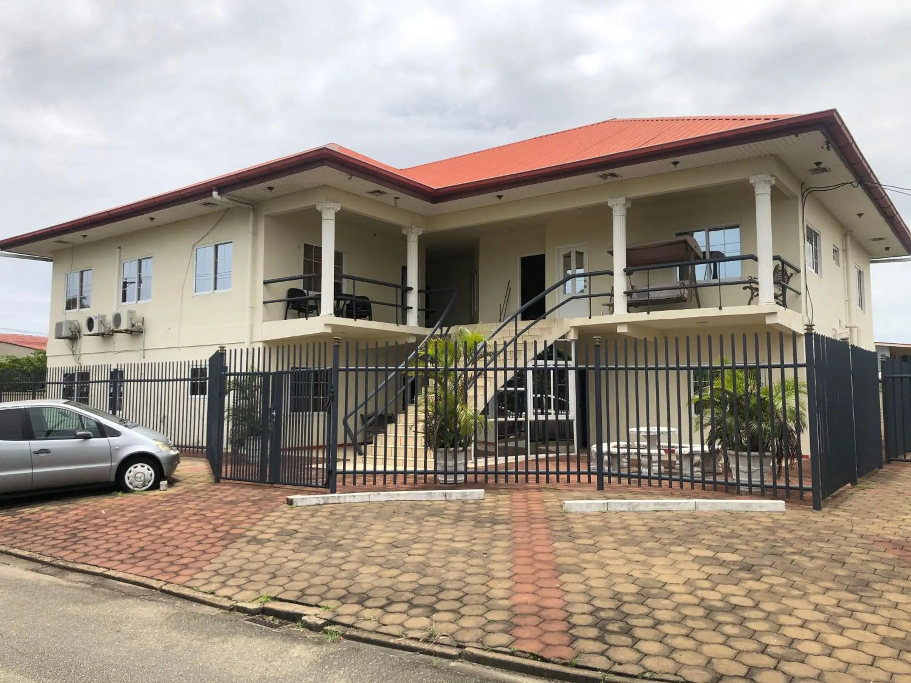 Apartment in Hotel Bar Restaurant Emergency 911 STO LK GROUP Apartment in Hotel Bar Restaurant Emergency 911 STO LK GROUP