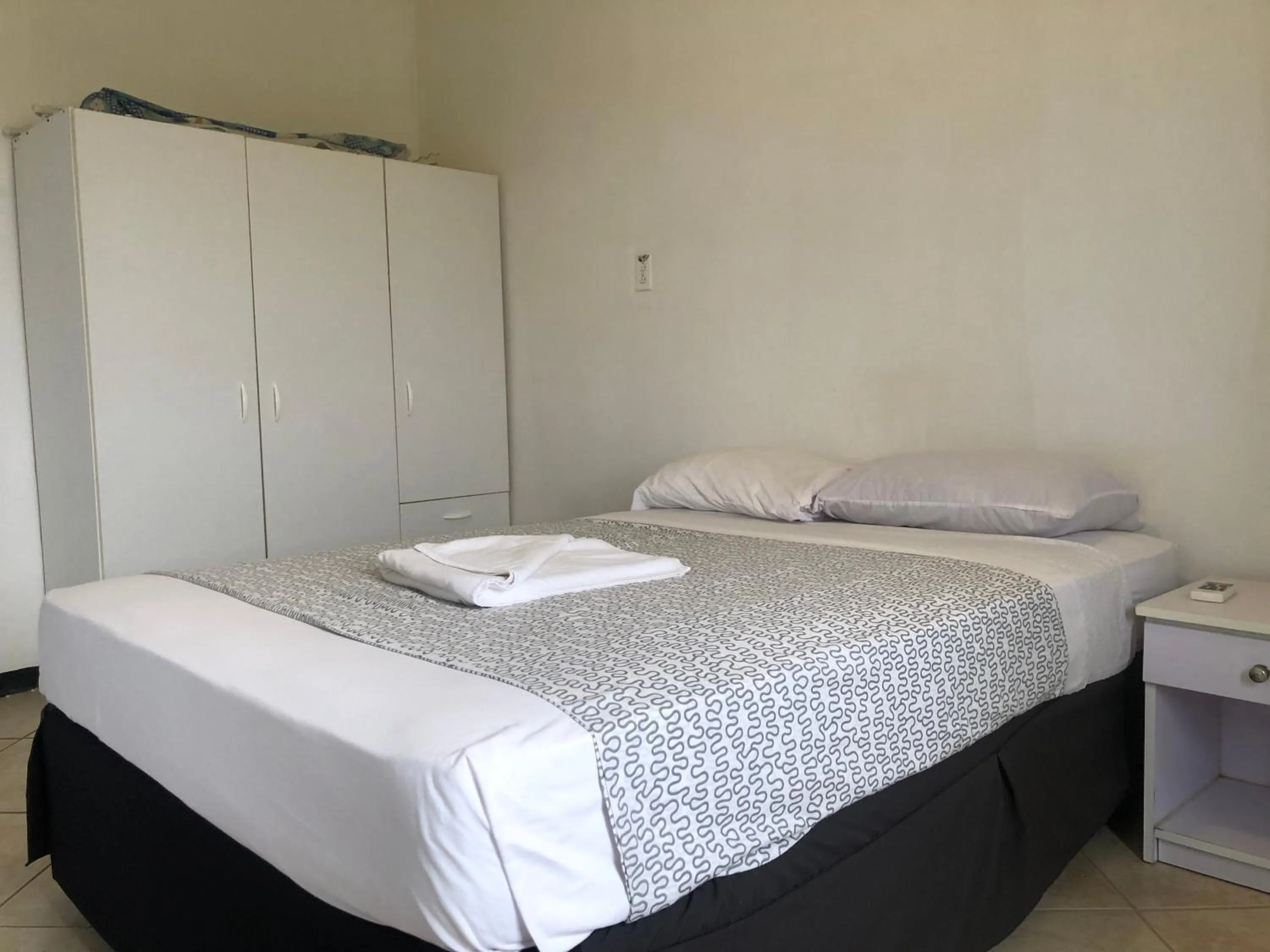 Bed in Hotel Bar Restaurant Emergency 911 STO LK GROUP