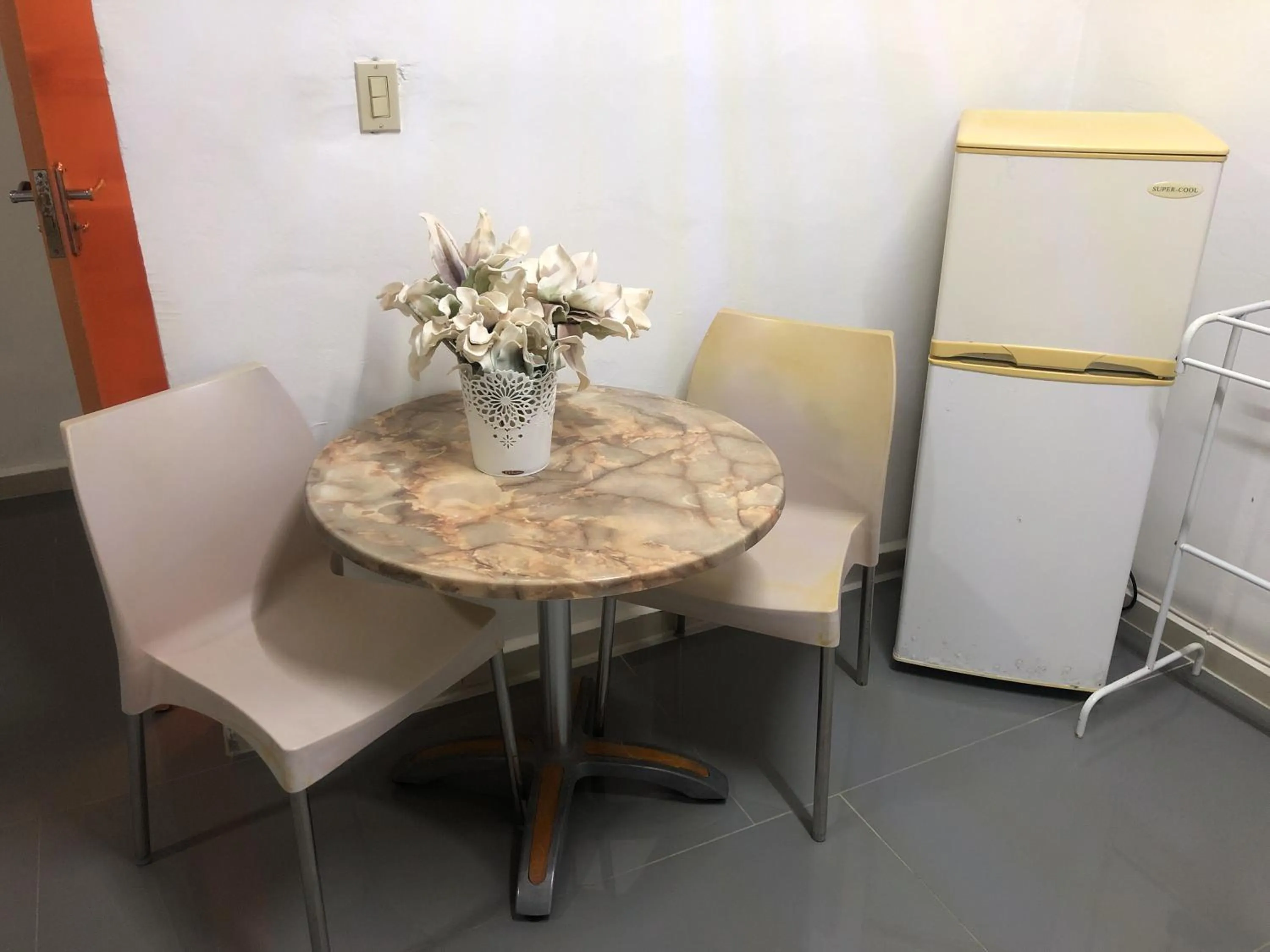 Hotel Bar Restaurant Emergency 911 STO LK GROUP