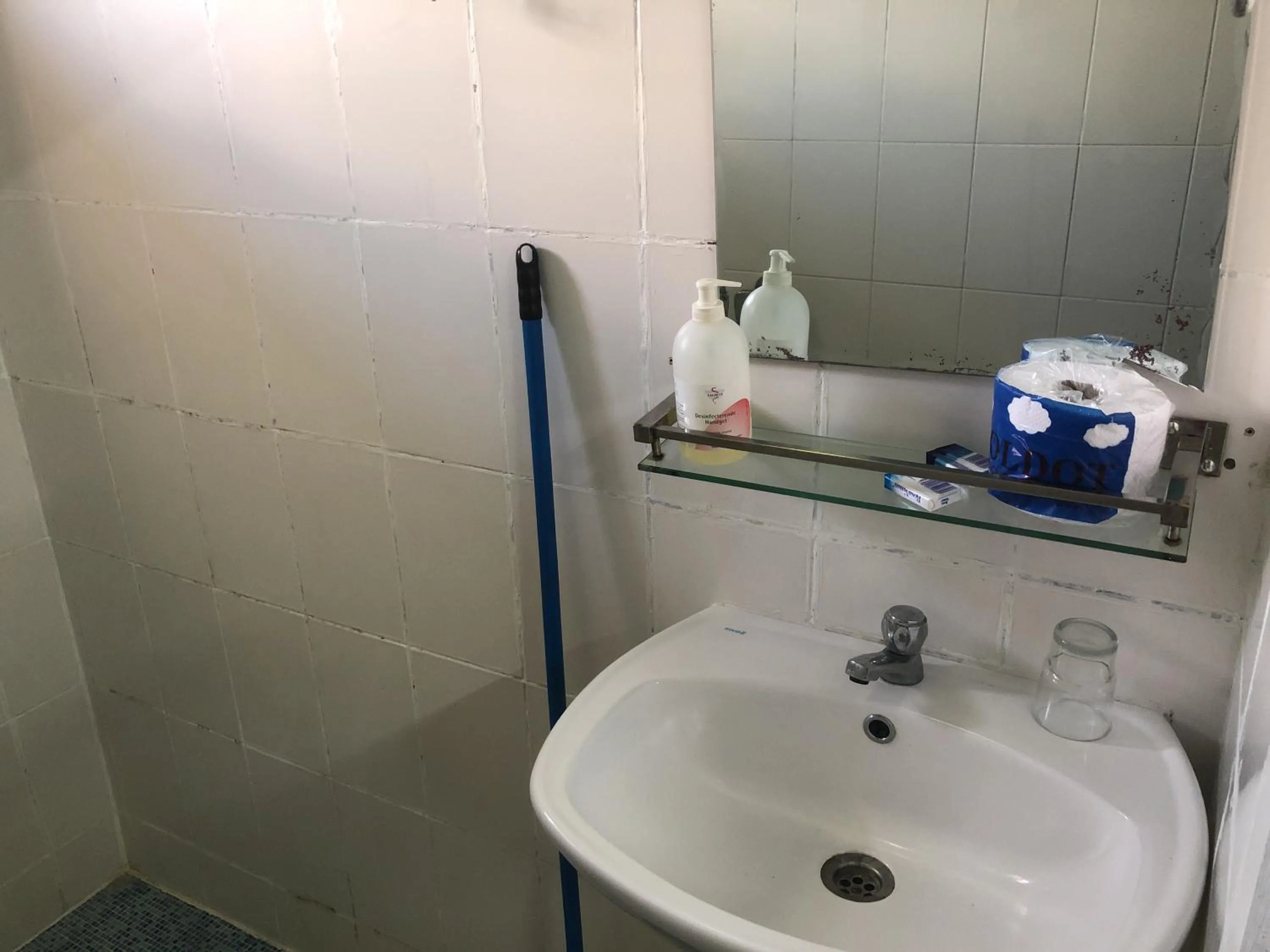 Hotel Bar Restaurant Emergency 911 STO LK GROUP