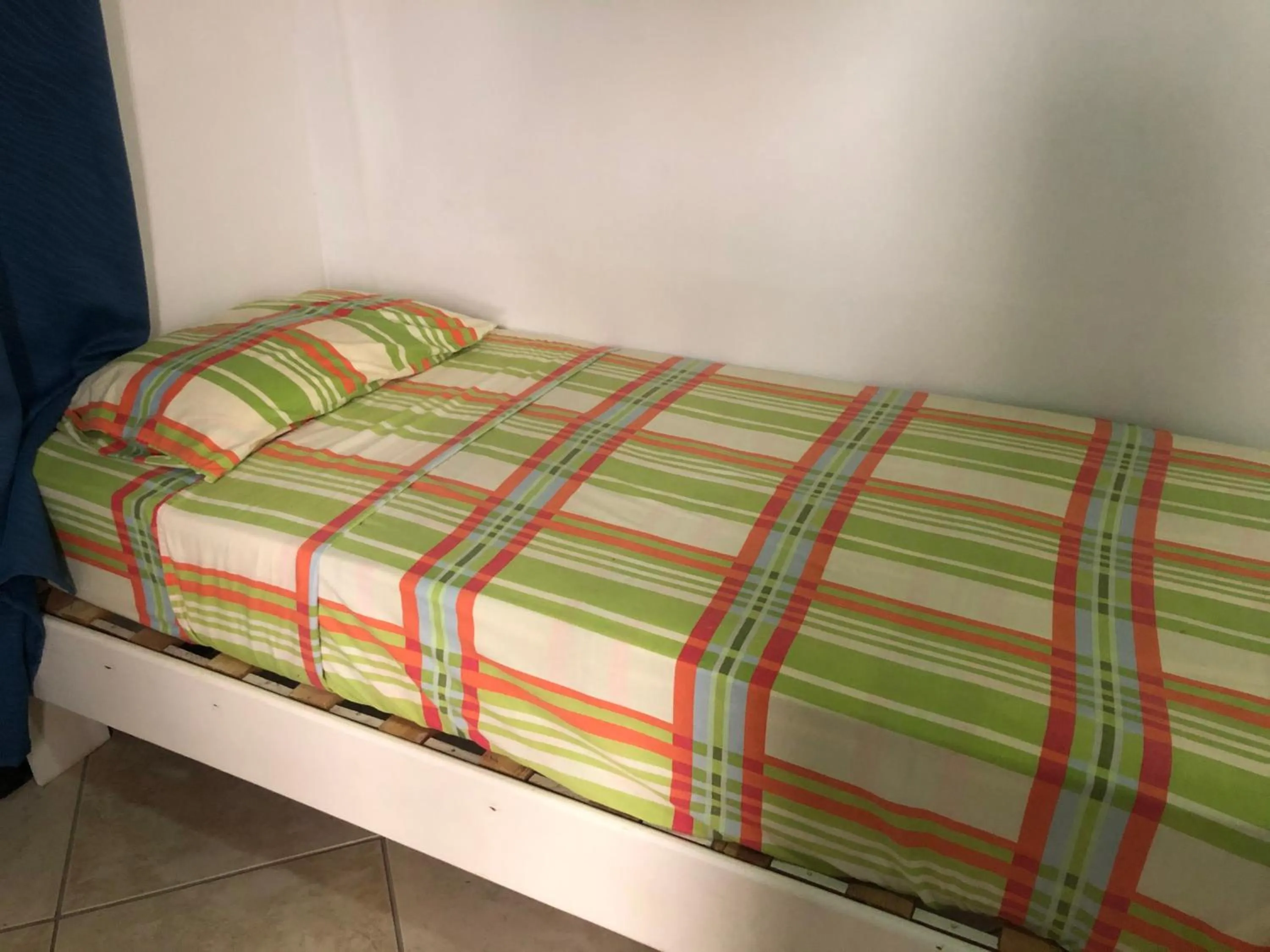 Bed in Hotel Bar Restaurant Emergency 911 STO LK GROUP