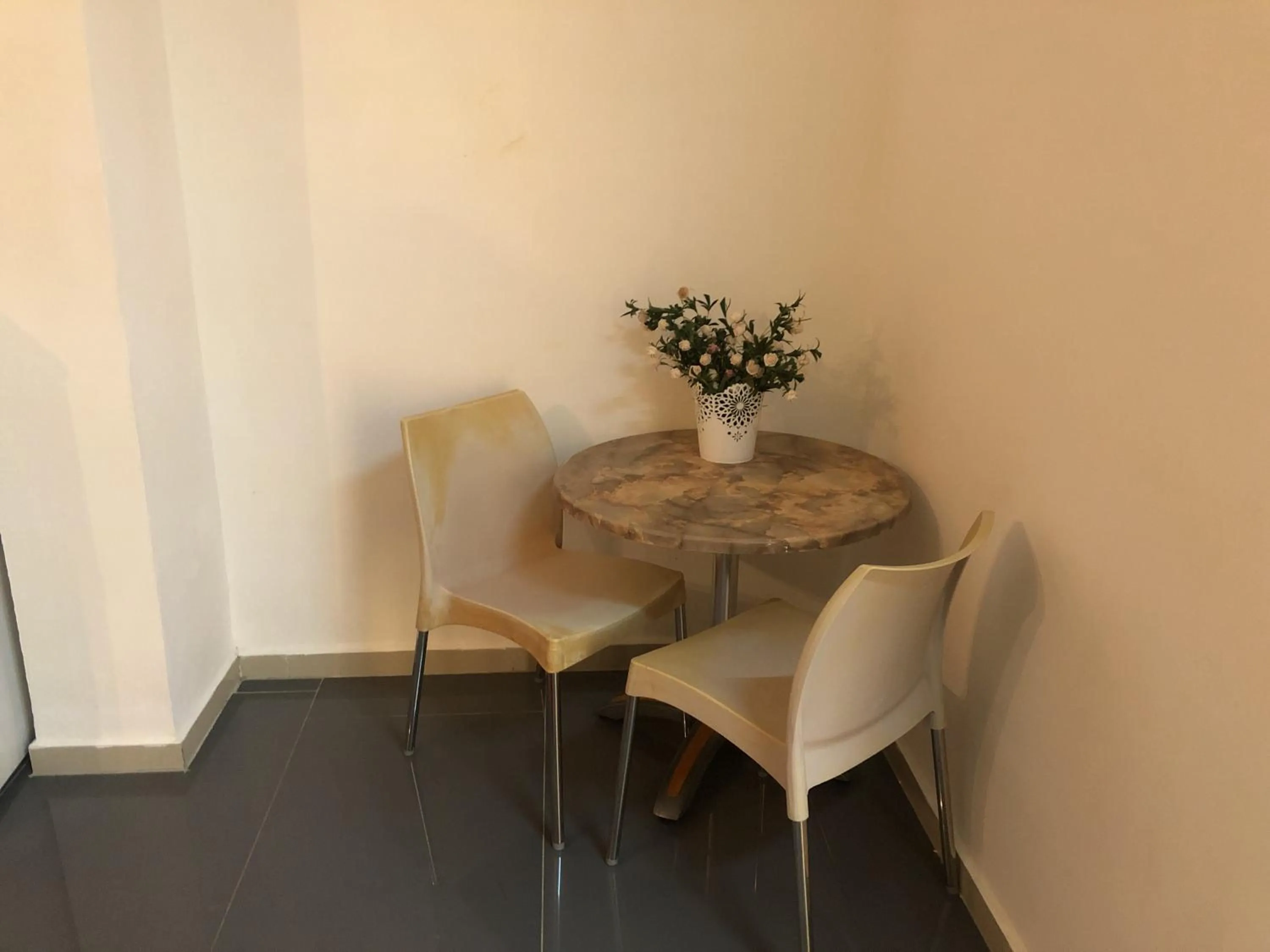 Hotel Bar Restaurant Emergency 911 STO LK GROUP