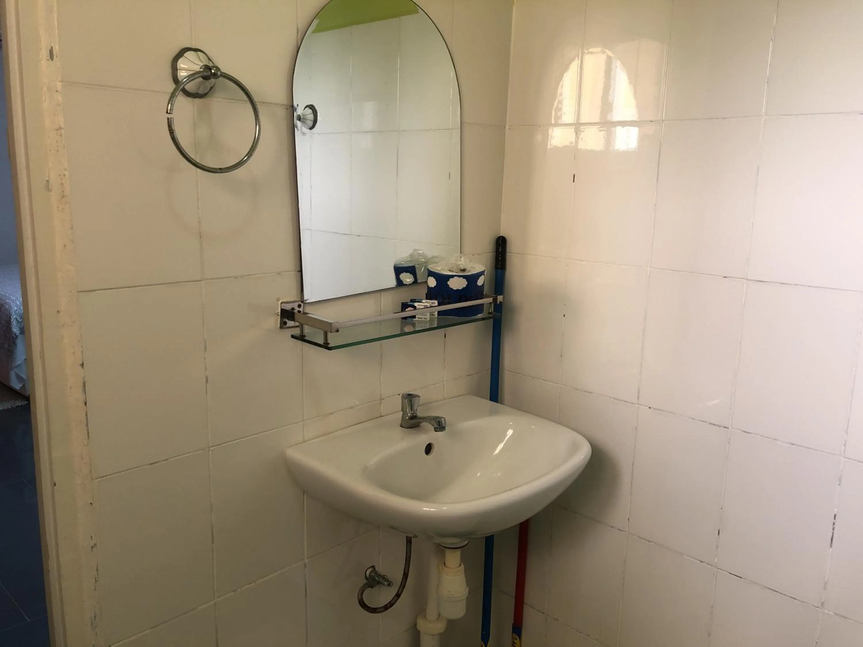 Hotel Bar Restaurant Emergency 911 STO LK GROUP