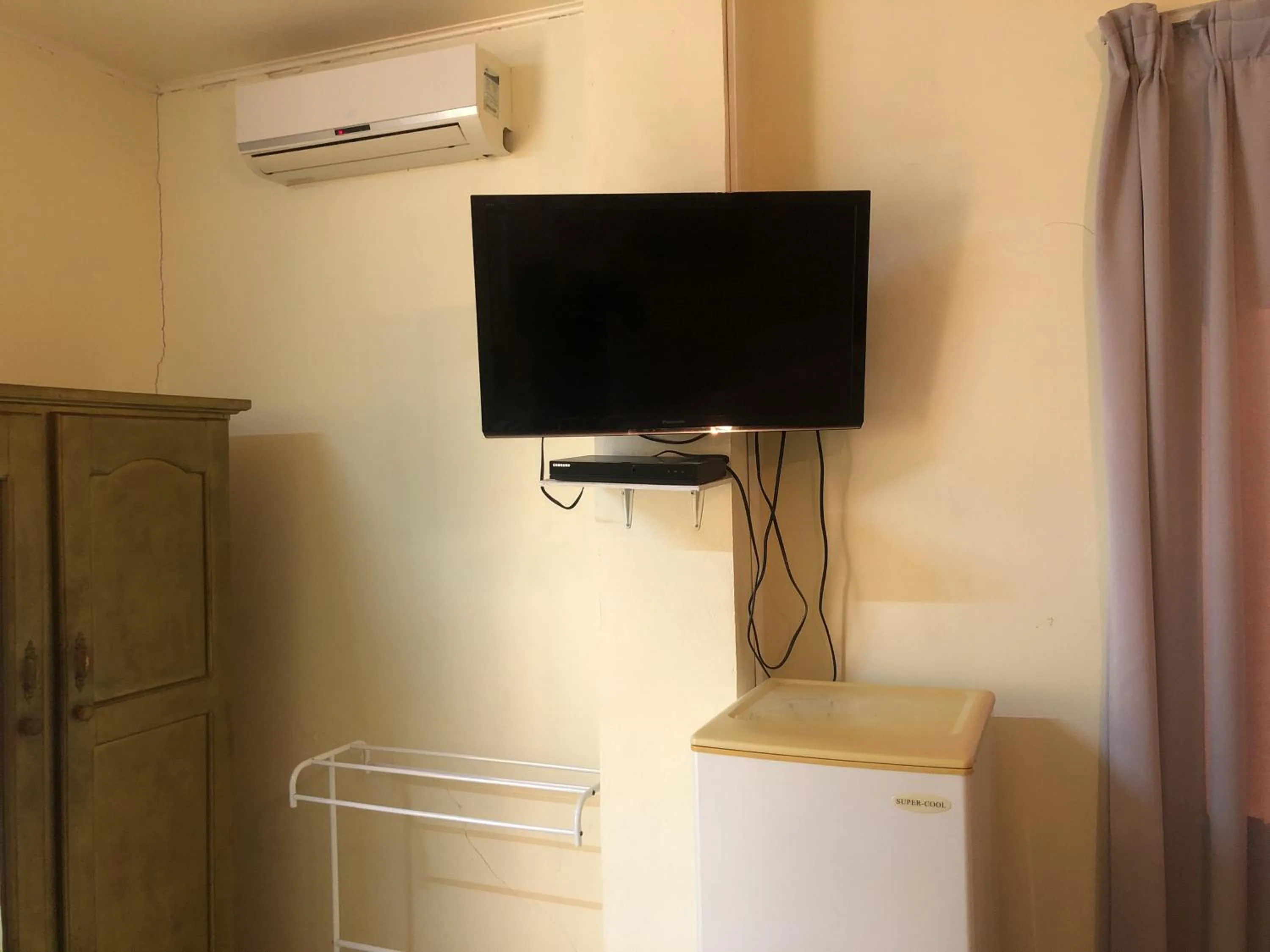 Hotel Bar Restaurant Emergency 911 STO LK GROUP