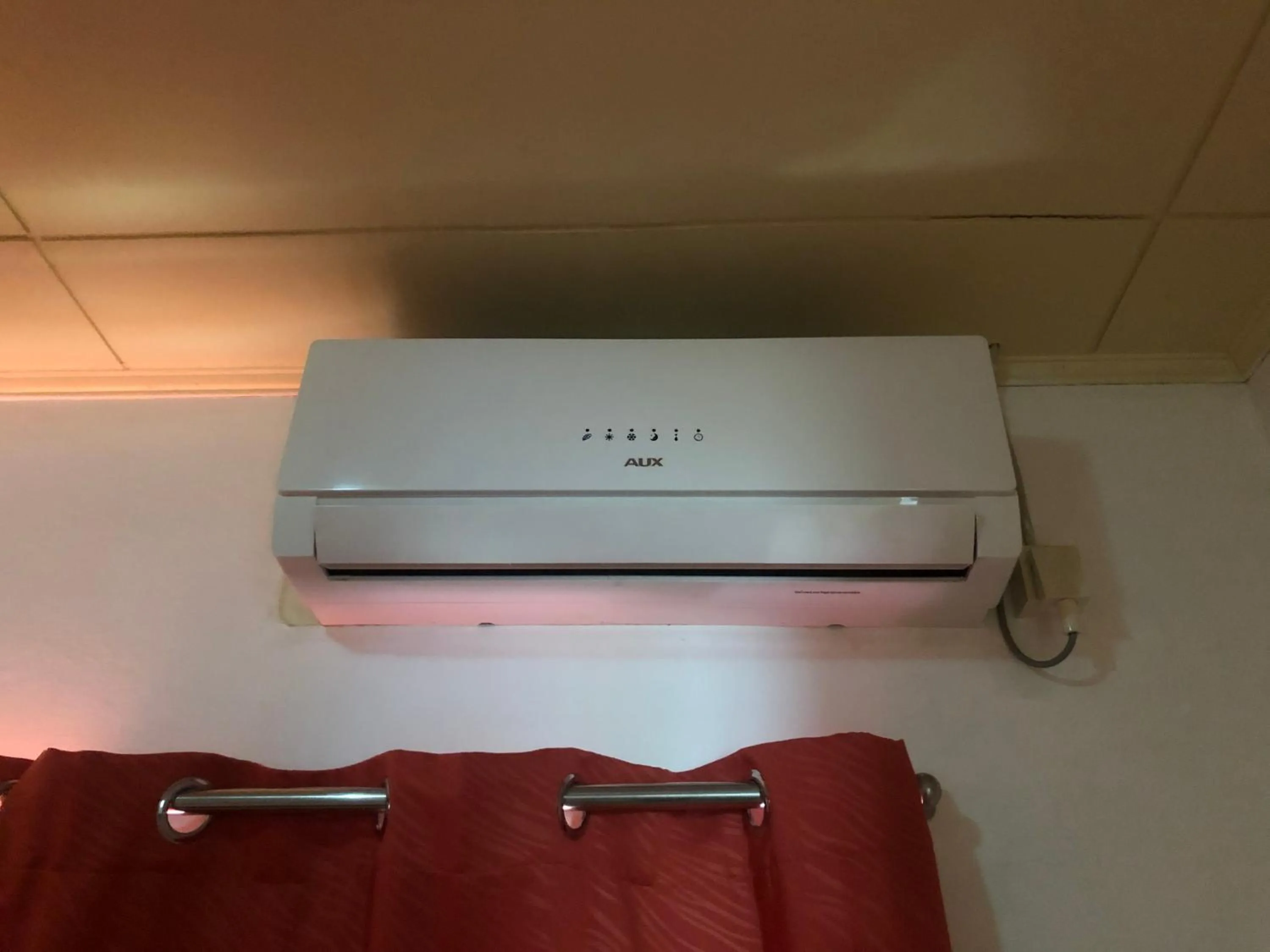 air conditioner in Hotel Bar Restaurant Emergency 911 STO LK GROUP