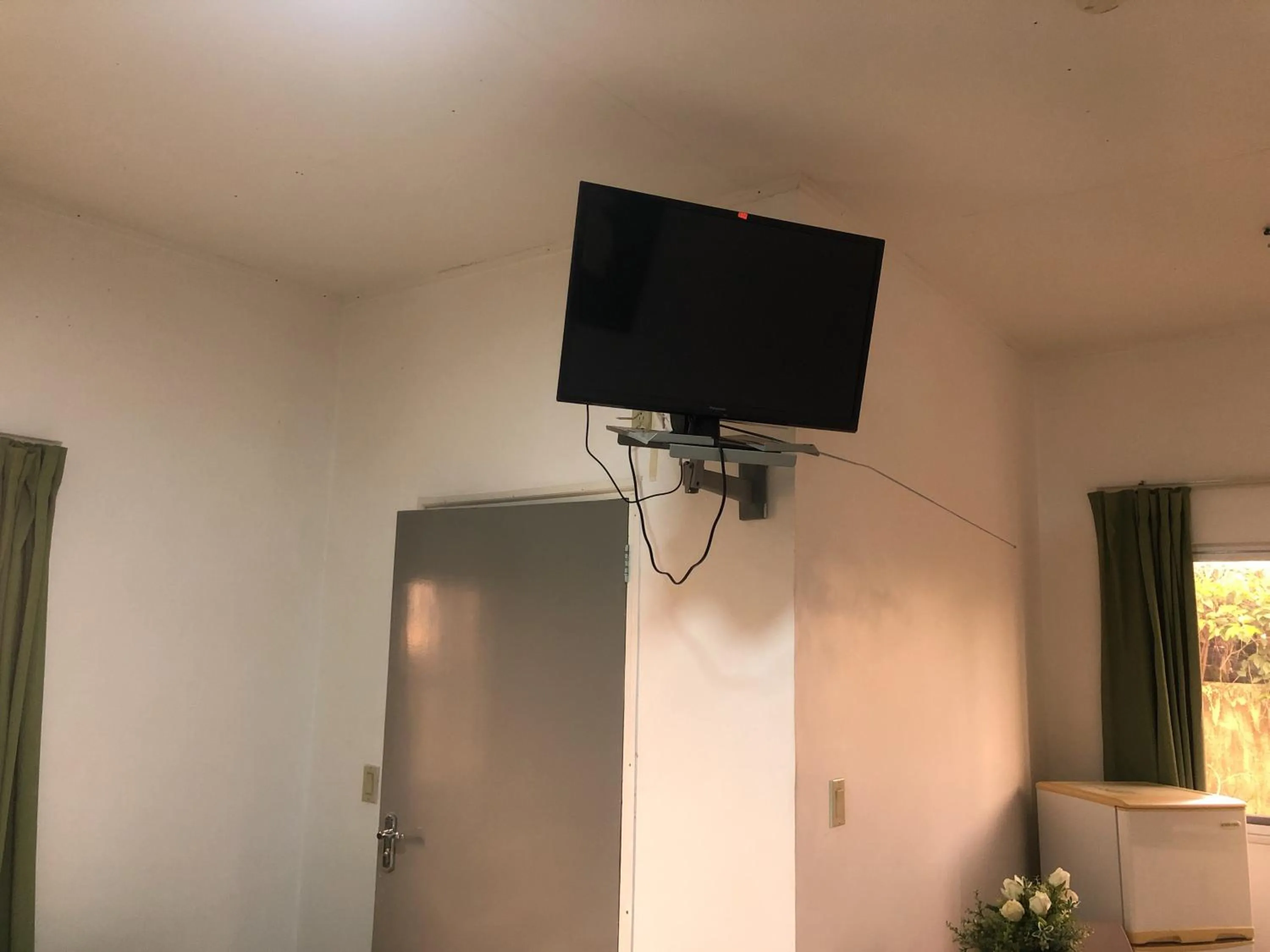 Hotel Bar Restaurant Emergency 911 STO LK GROUP