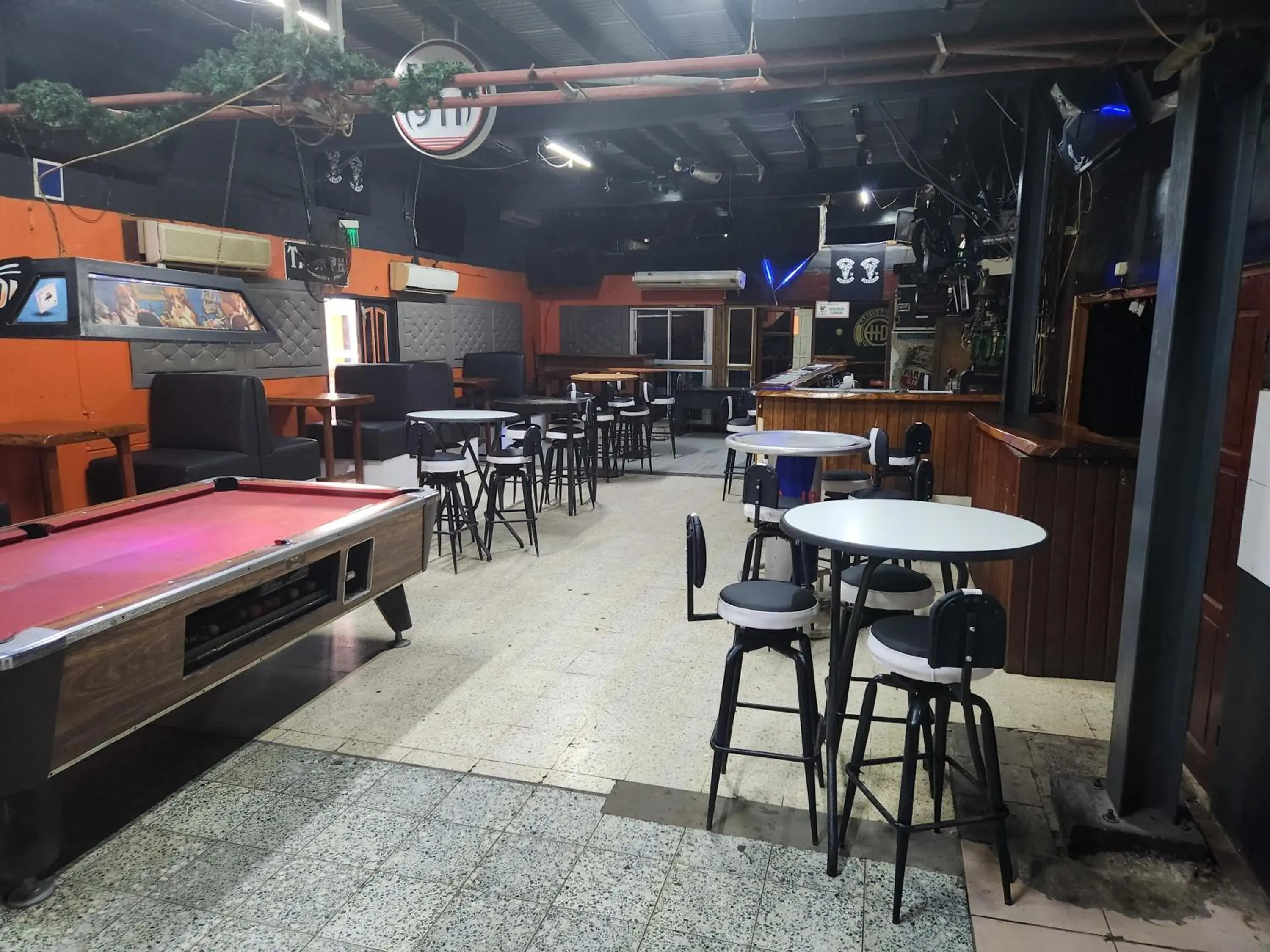 Twin Room with Balcony in Hotel Bar Restaurant Emergency 911 STO LK GROUP Twin Room with Balcony in Hotel Bar Restaurant Emergency 911 STO LK GROUP