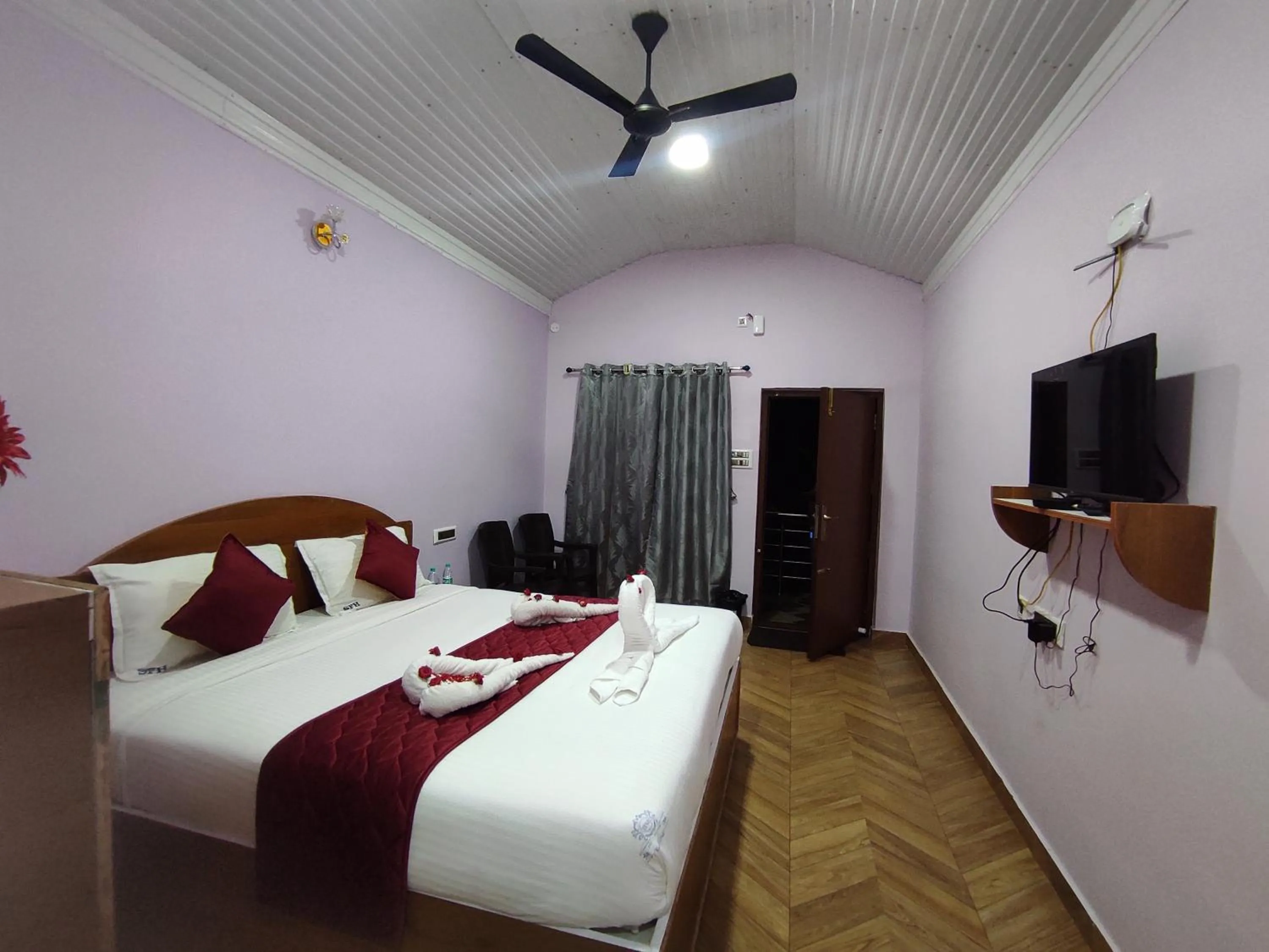 Bed in Sharma Jee Farm House Yercaud