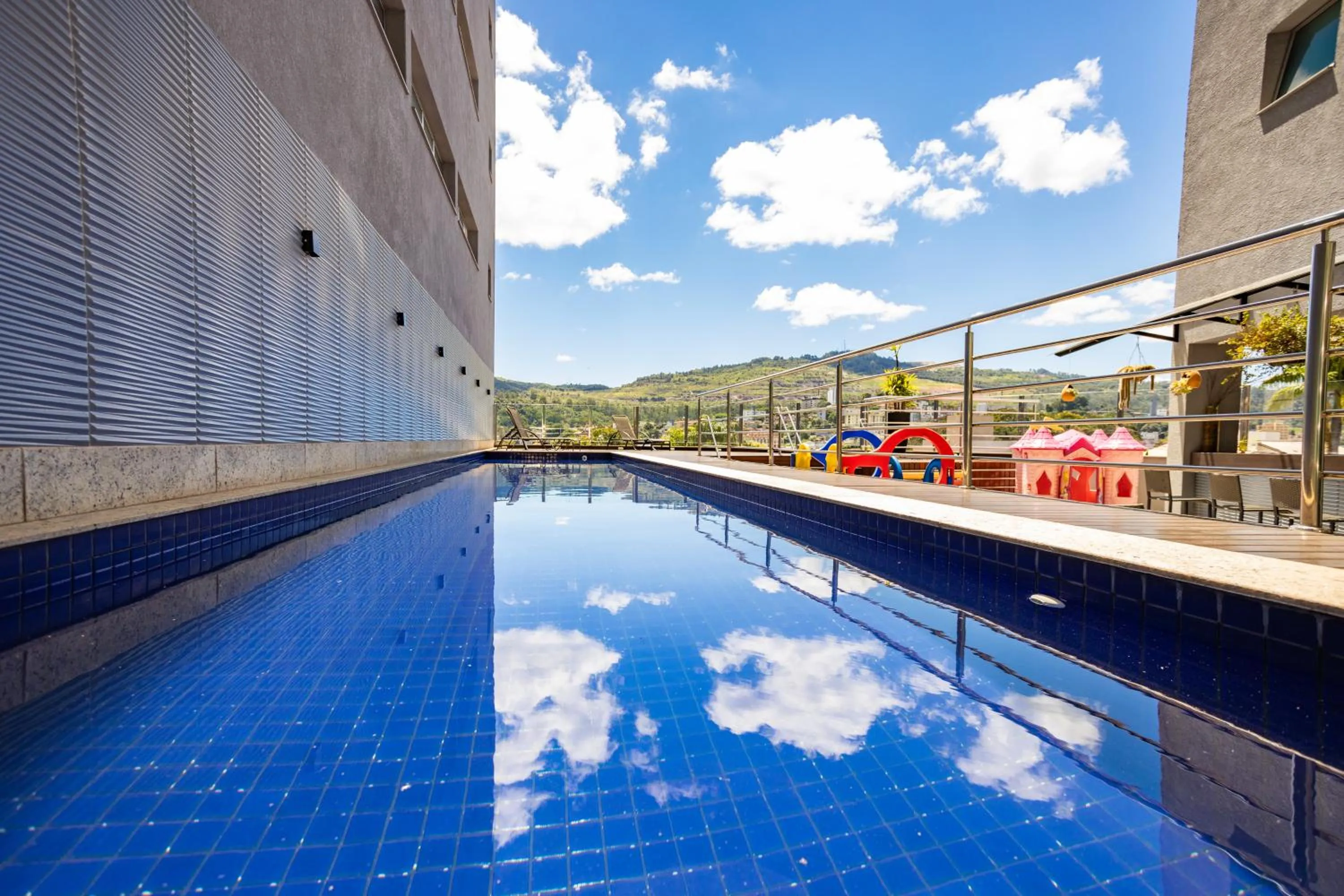Swimming pool in IT Itabira Hotel