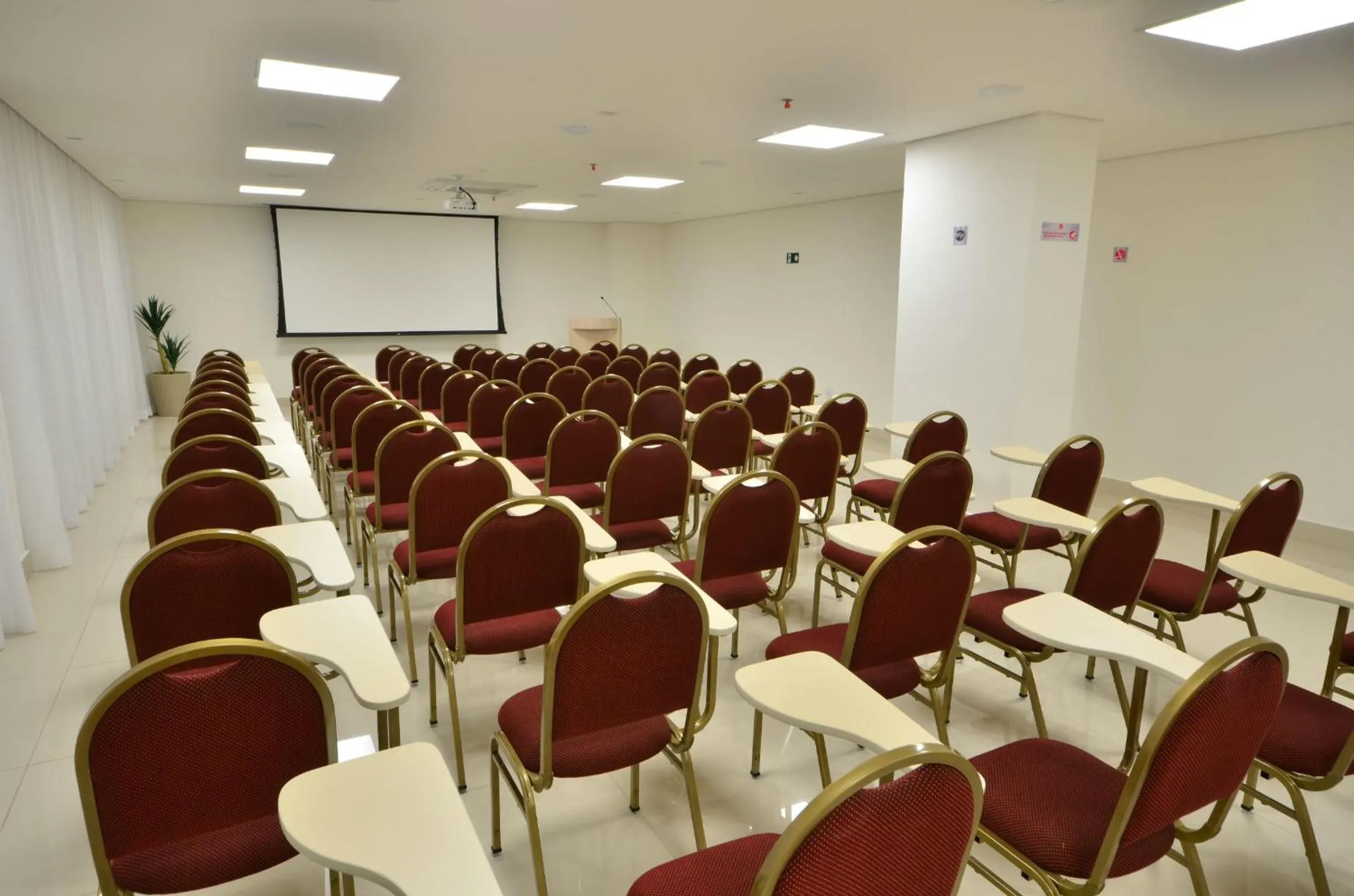 Banquet/Function facilities in IT Itabira Hotel