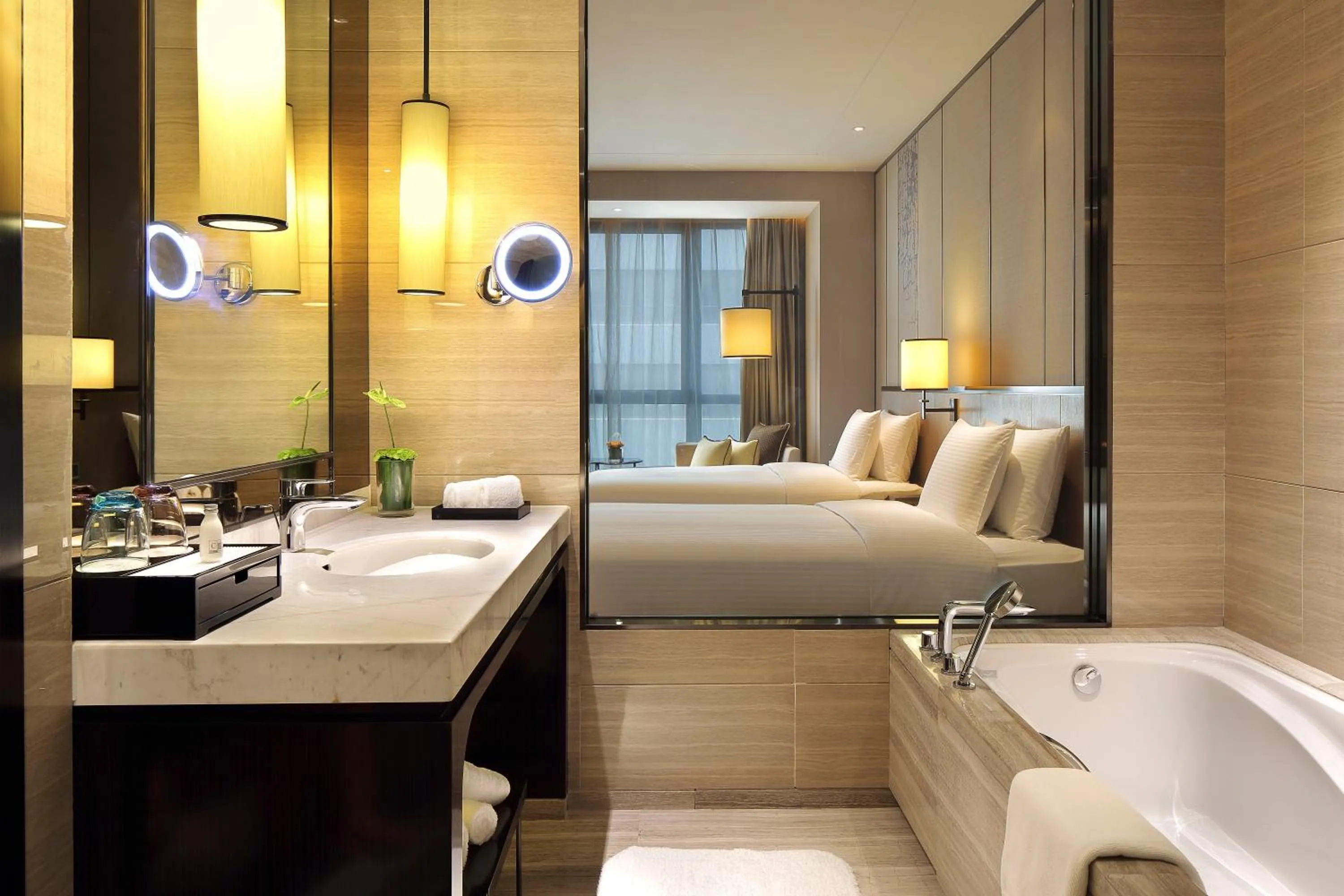 Toilet, Bed in Anyang Wanda Realm Hotel