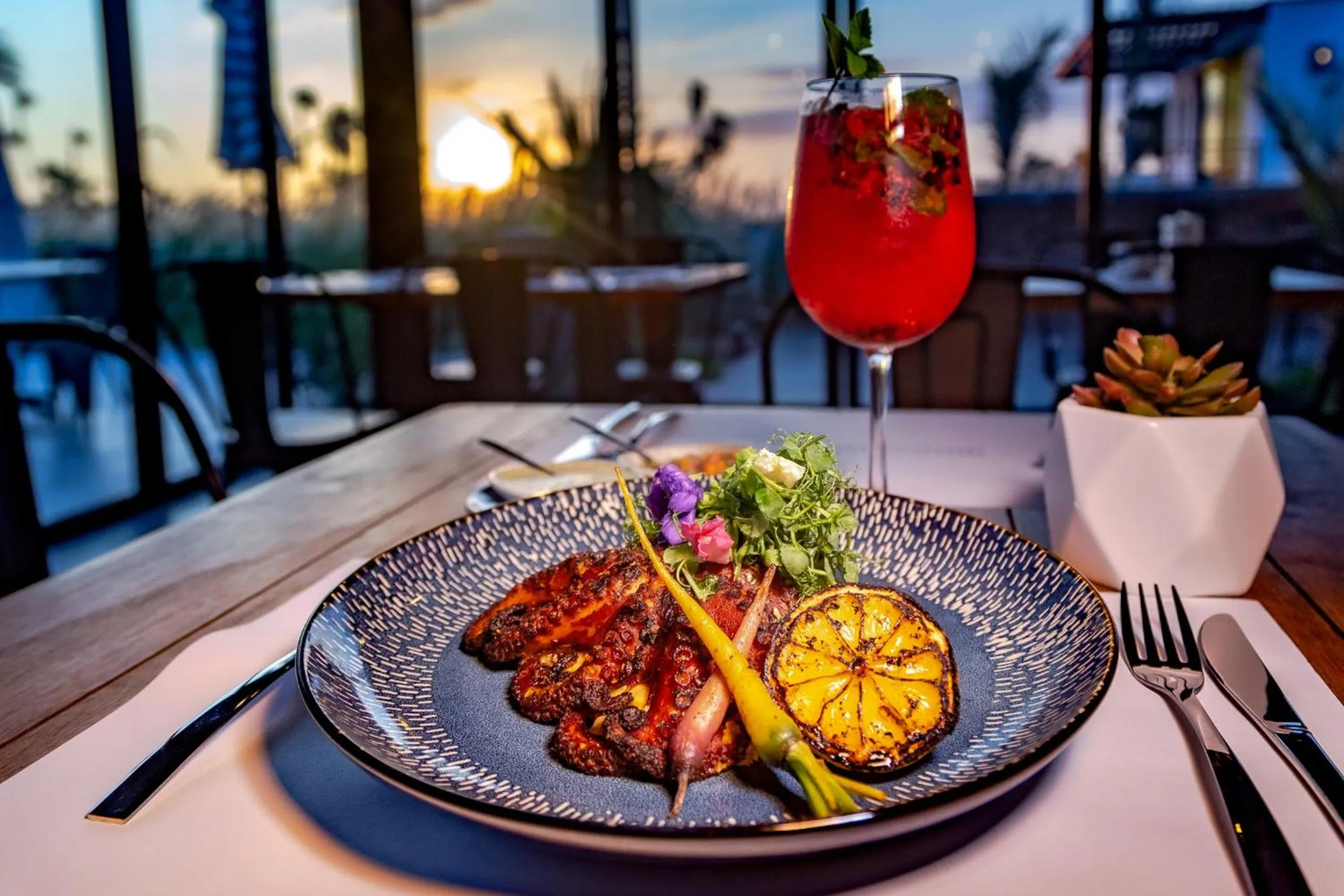 Food and drinks in InHouse Glamping Hotel La Paz