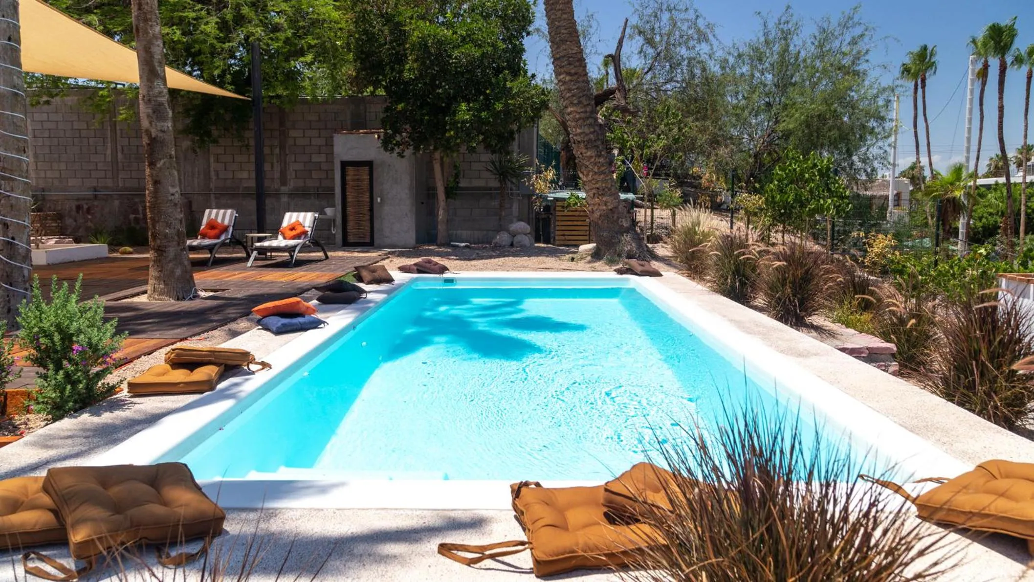 Spring in InHouse Glamping Hotel La Paz