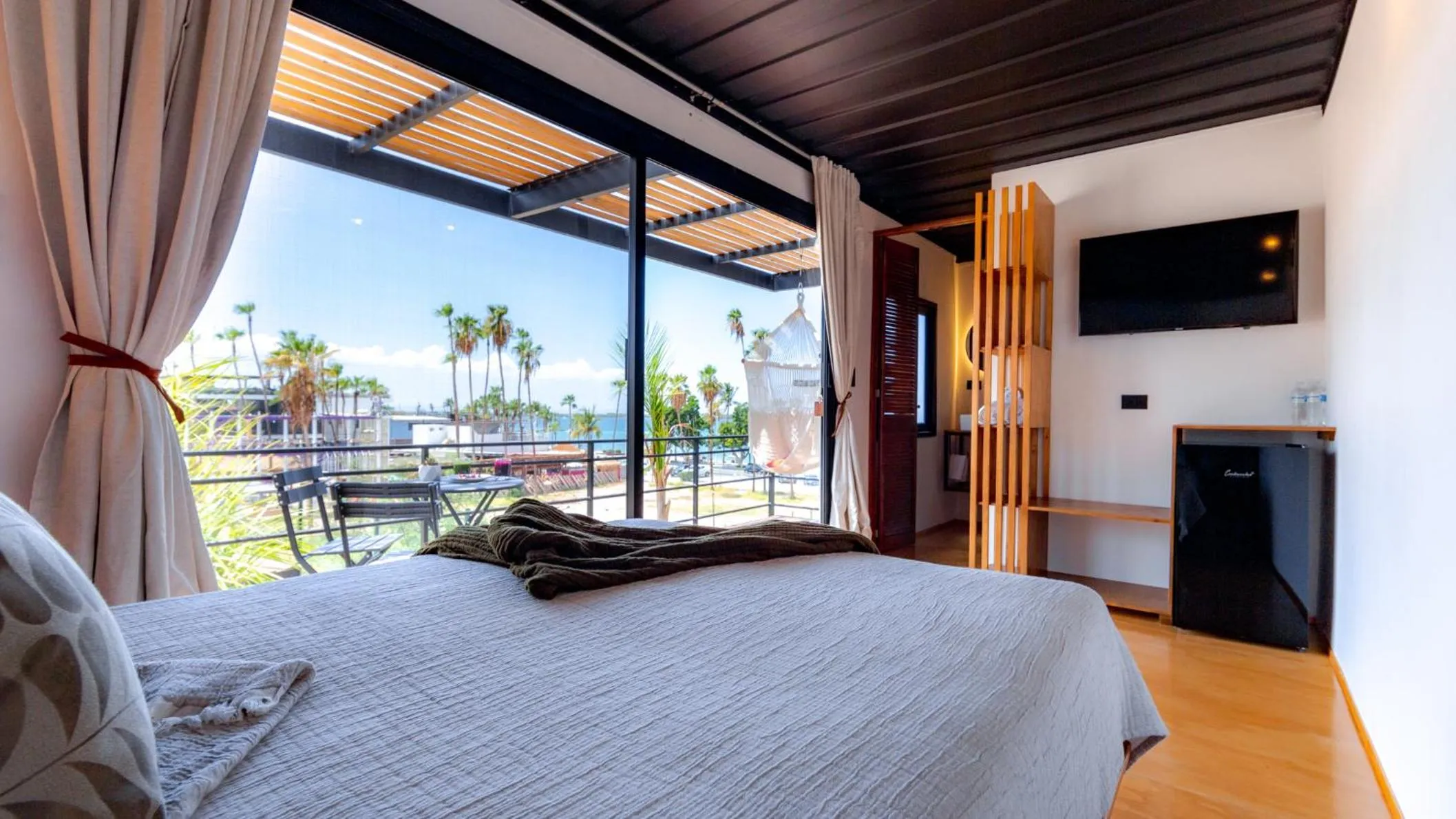 TV and multimedia, Bed in InHouse Glamping Hotel La Paz