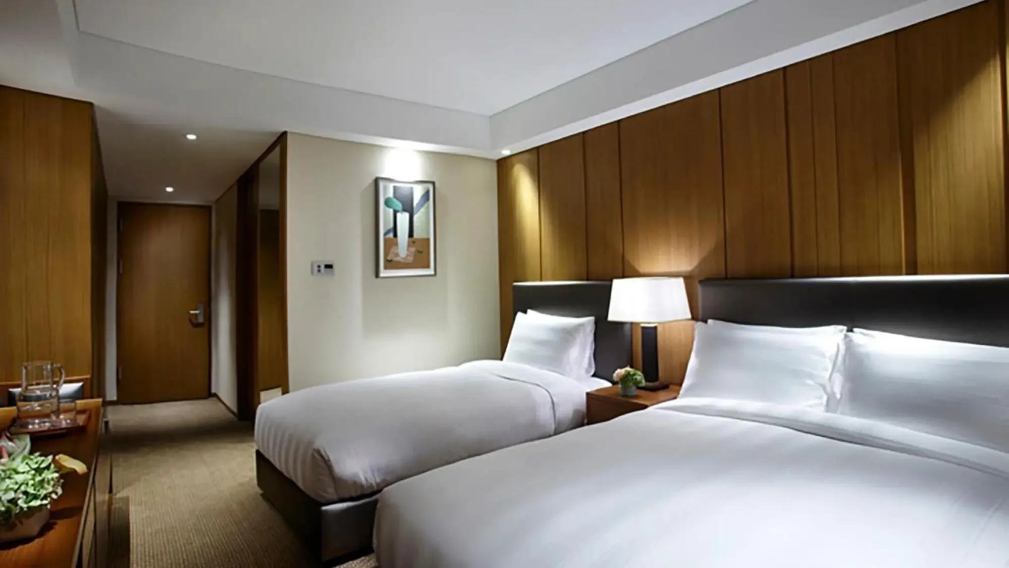 Property building, Bed in LOTTE CITY HOTEL Myeongdong