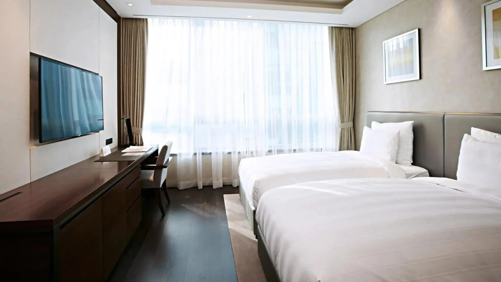 Bed in LOTTE CITY HOTEL Myeongdong