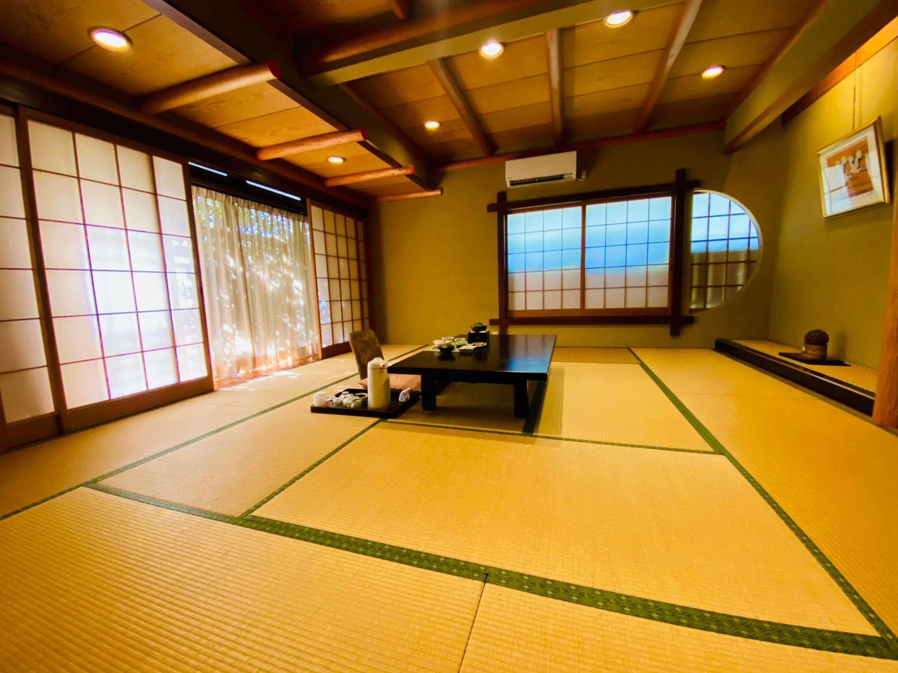 Restaurant/places to eat in Iwayu