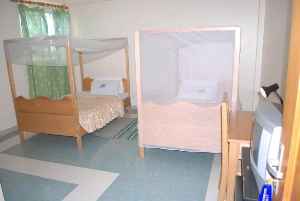 Bed in Palm Springs Hotel Masaka