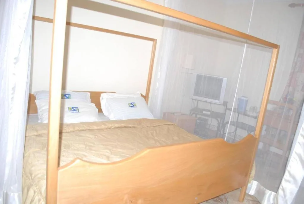 Bed in Palm Springs Hotel Masaka