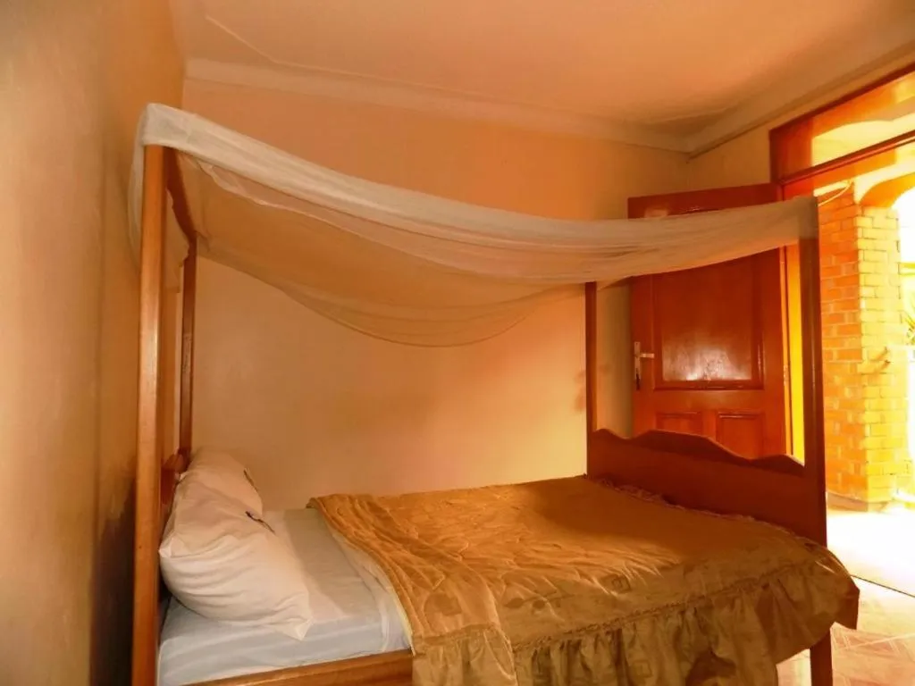 Bed in Palm Springs Hotel Masaka