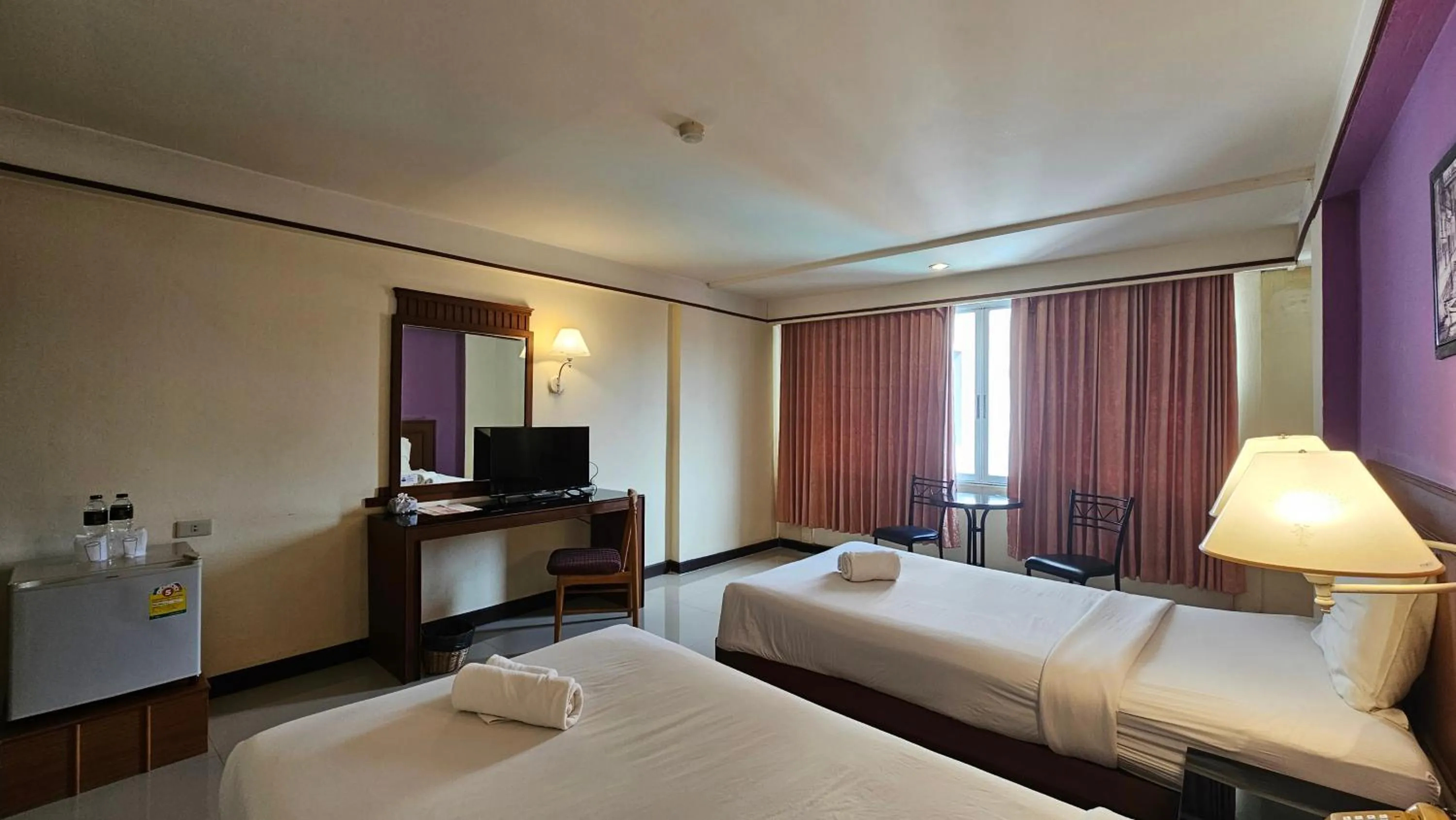 Bedroom, Bed in Songphanburi Hotel