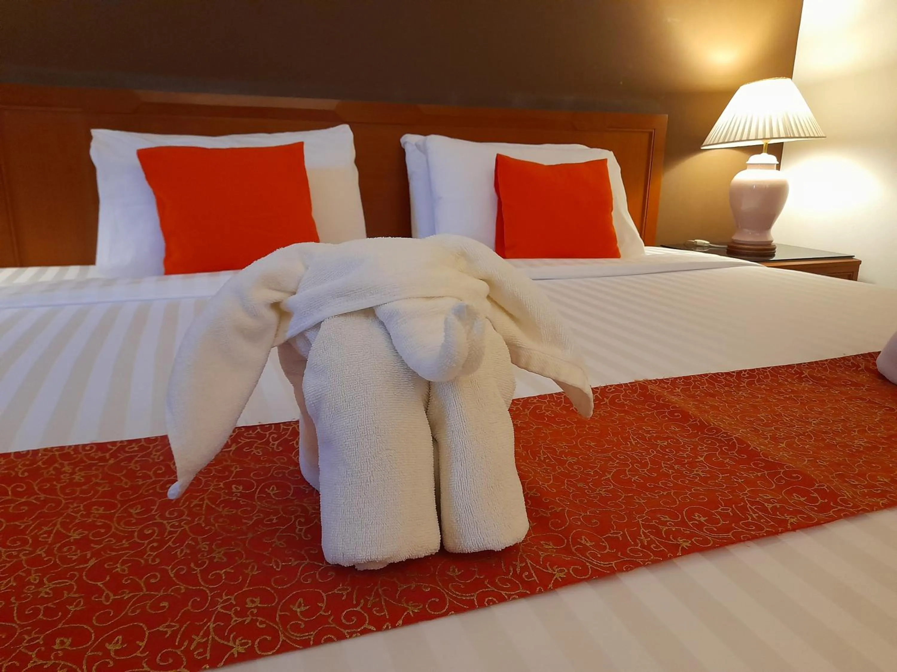 Bedroom, Bed in Songphanburi Hotel