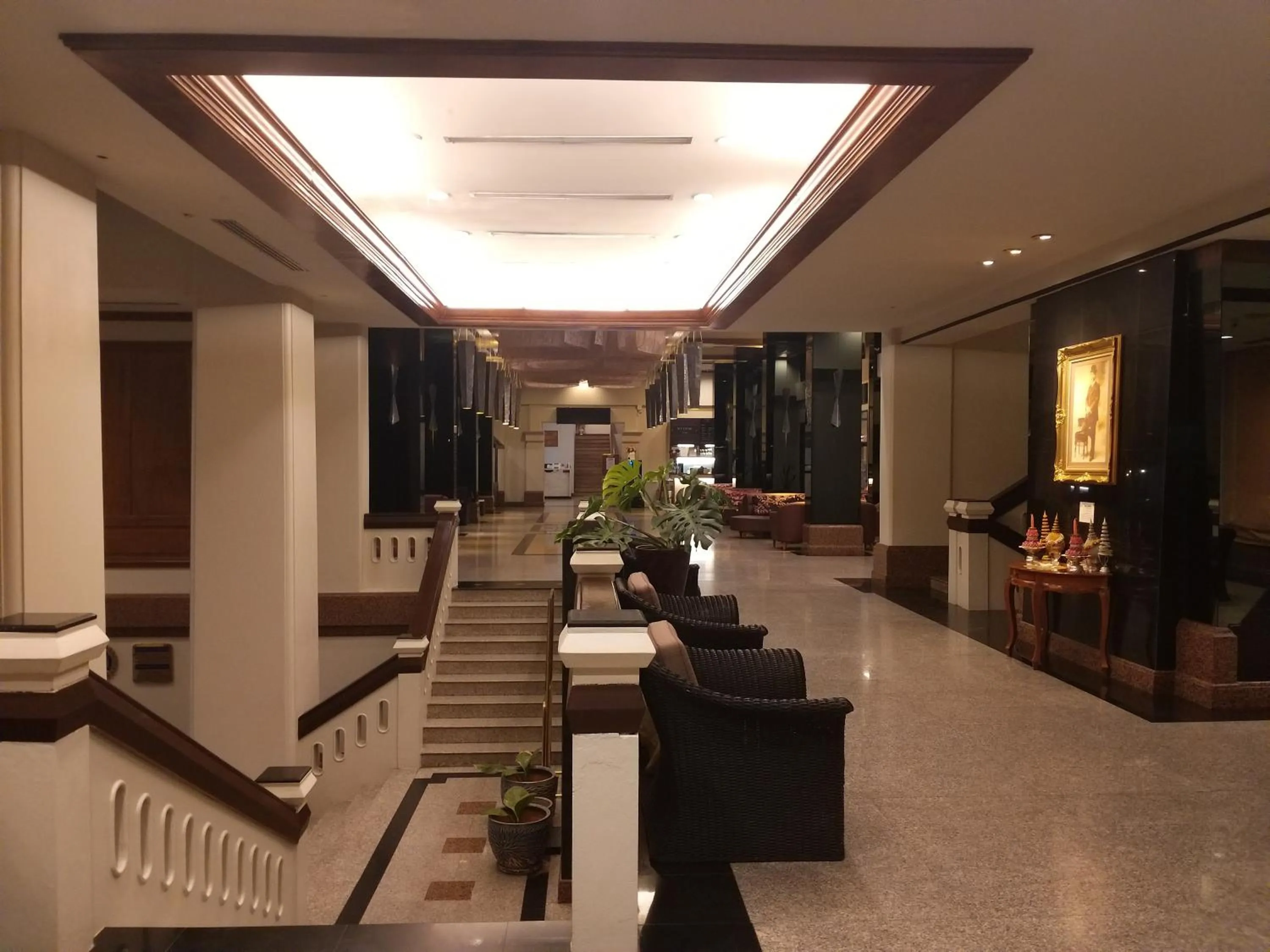 Lobby or reception in Songphanburi Hotel