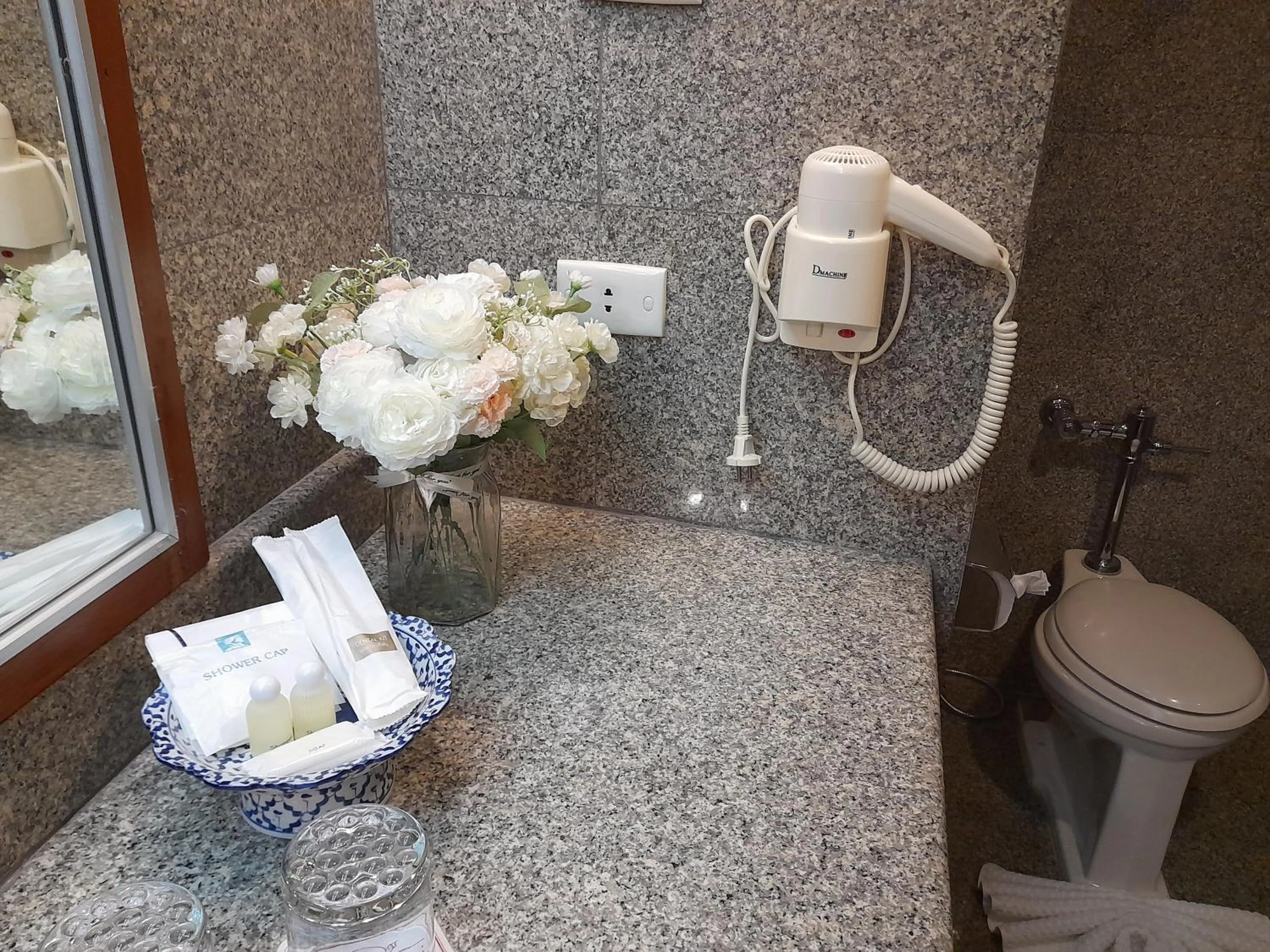 Bathroom in Songphanburi Hotel