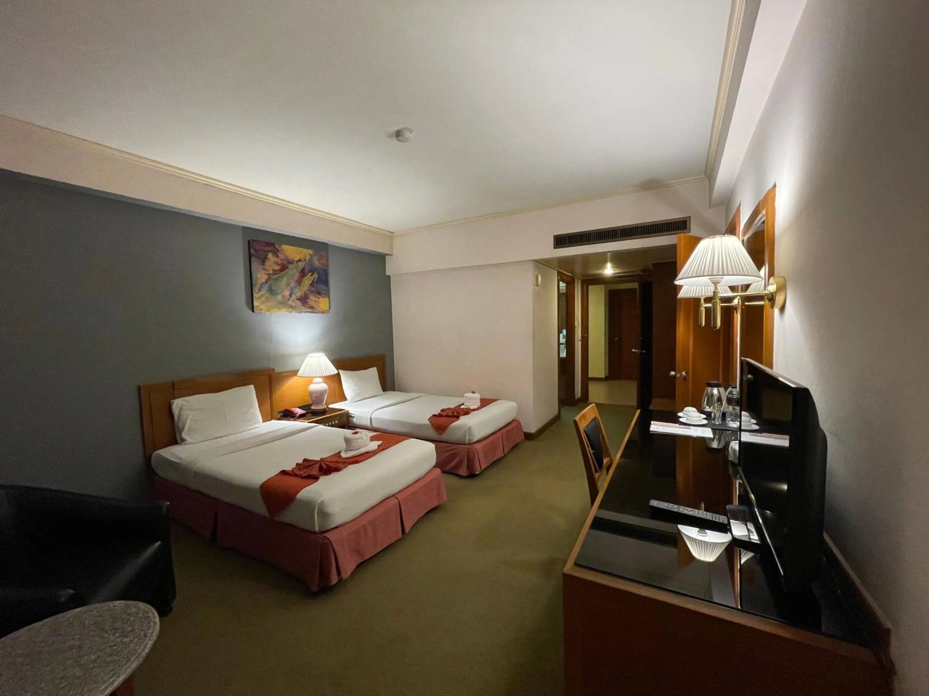 Bedroom, Bed in Songphanburi Hotel