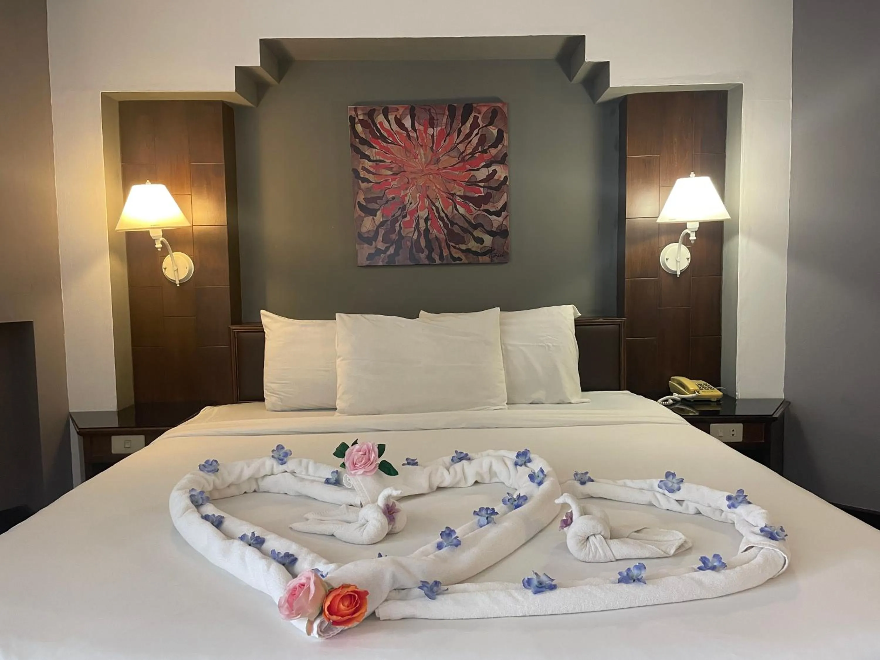 Bedroom, Bed in Songphanburi Hotel