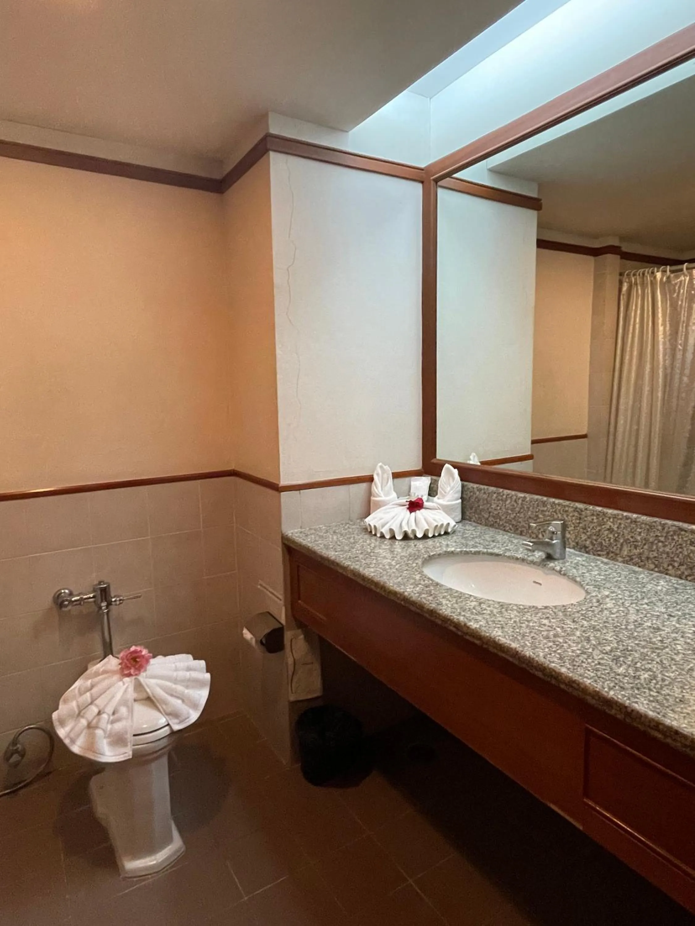 Bathroom in Songphanburi Hotel