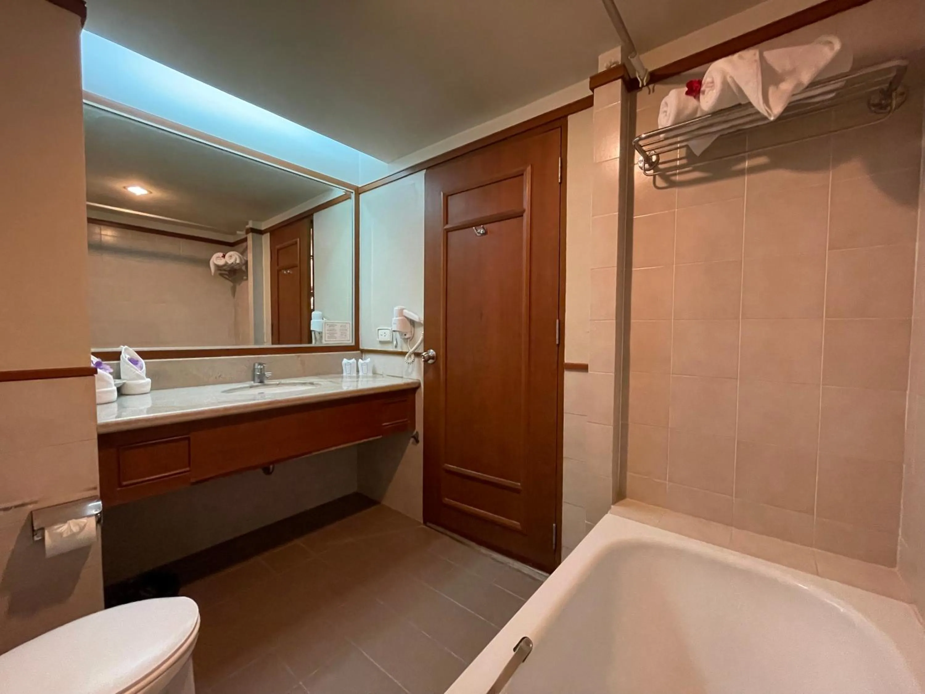 Bathroom in Songphanburi Hotel