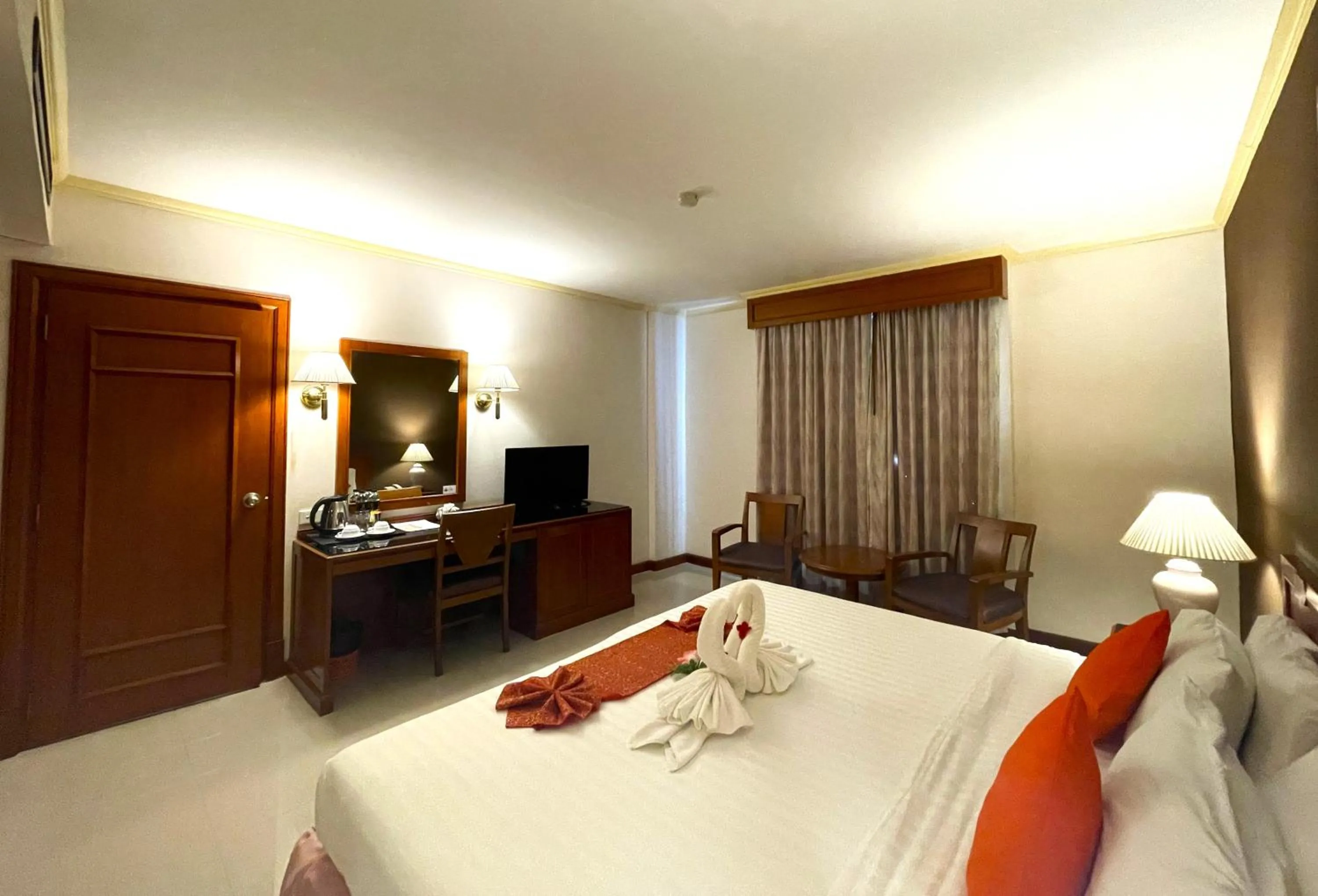 Bed in Songphanburi Hotel